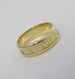 TIFFANY & Co. Anillo numérico Atlas de oro de 18 quilates de 7 mm de ancho 9