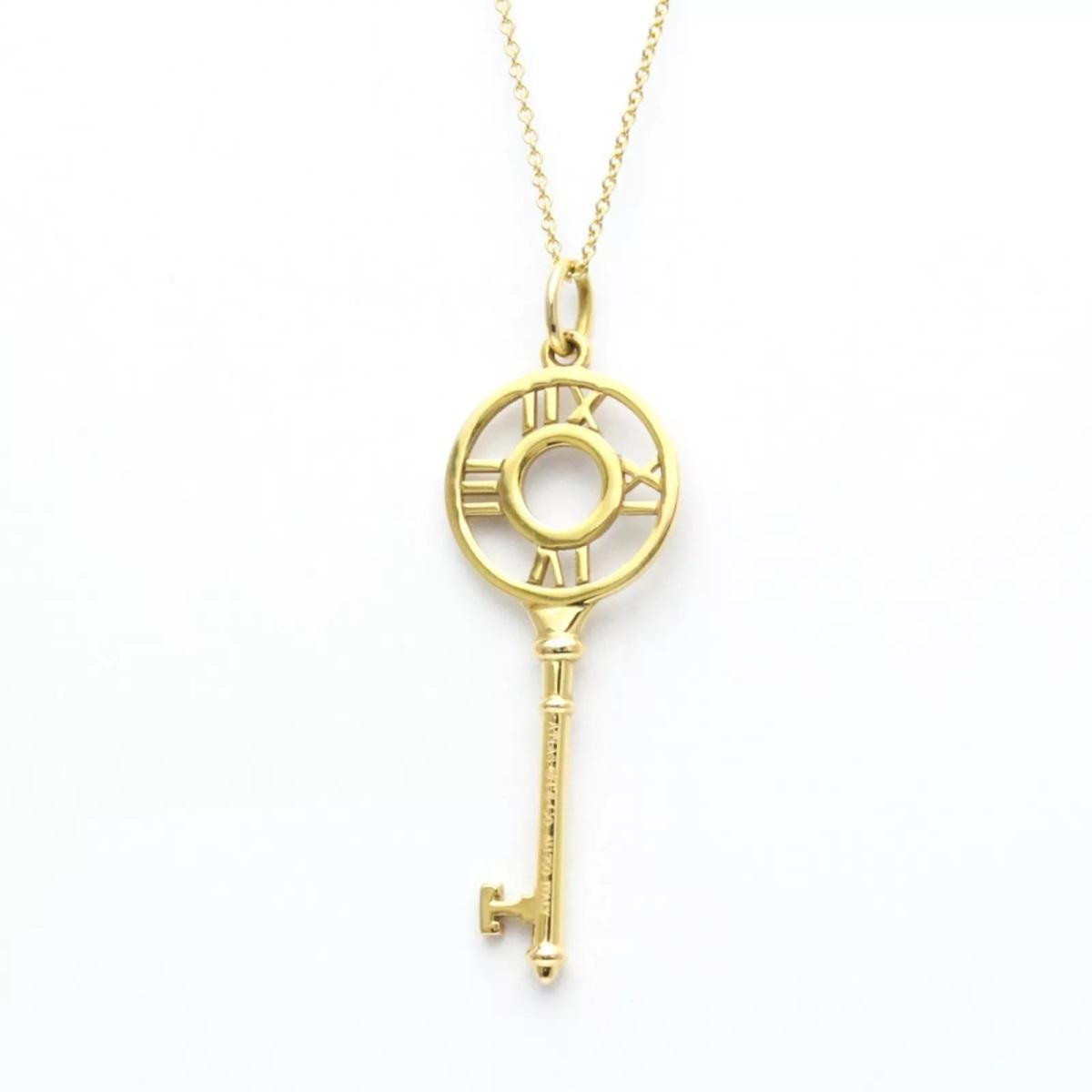 TIFFANY & Co. Collana Atlas con ciondolo a forma di chiave in oro 18 carati In condizioni ottime in vendita a Los Angeles, CA