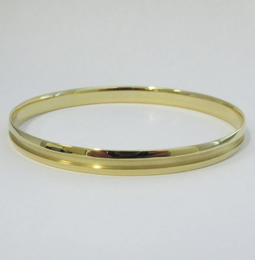 TIFFANY & Co. Atlas 18K Gold Groove Bangle Bracelet In Excellent Condition For Sale In Los Angeles, CA