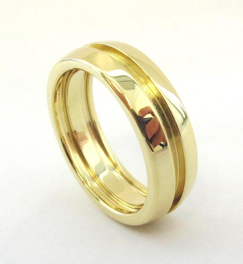 TIFFANY & Co. Atlas 18K Gold Groove Ring 6.5 In Excellent Condition For Sale In Los Angeles, CA