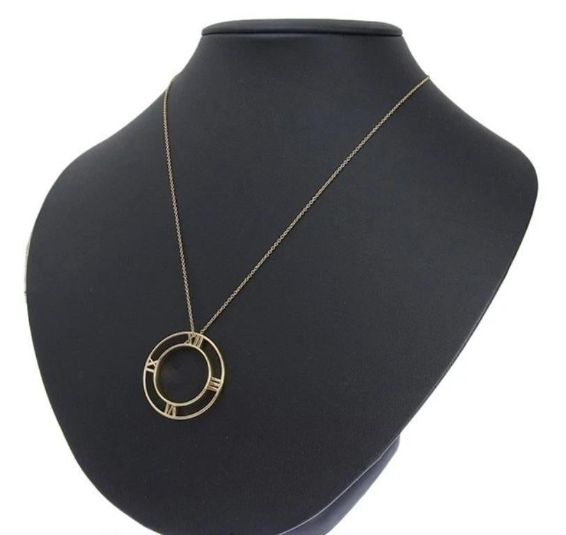 TIFFANY & CO. Atlas Collier pendentif médaillon ouvert en or 18K Large en vente 1