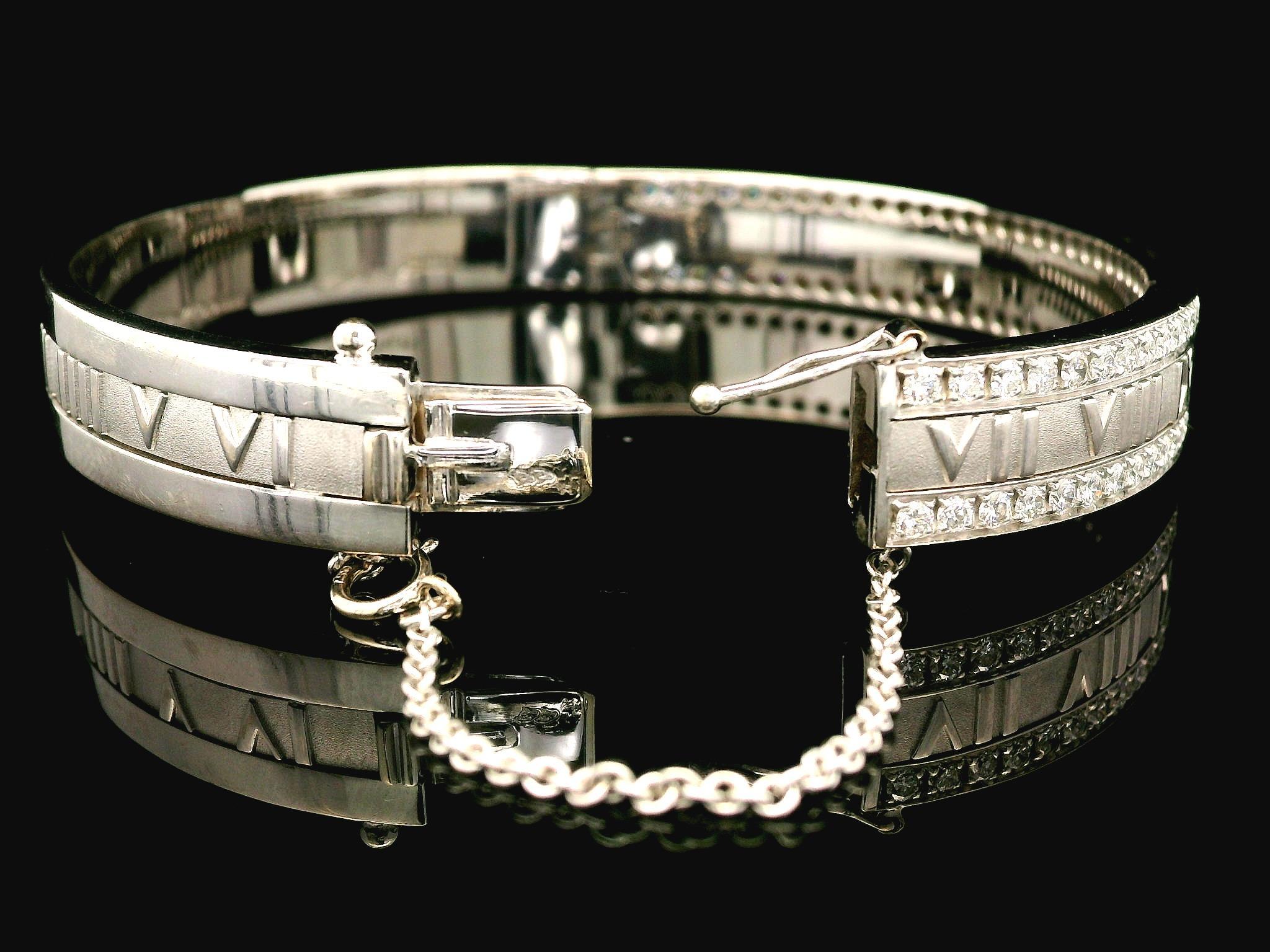 Tiffany & Co. Atlas 18k Weißgold 2,46 Karat Diamant-Armreif mit römischen Ziffern im Angebot 2
