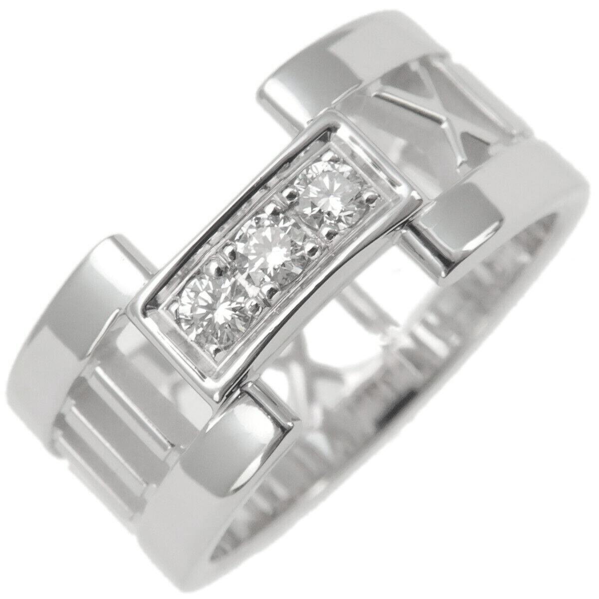 TIFFANY & Co. Atlas Bague ouverte en or blanc 18K avec 3 diamants 5,5

Métal : Or blanc 18K
Taille : 5.5
Largeur de la bande : 8,5 mm
Poids : 6,30 grammes
Diamant : 3 diamants ronds de taille brillant, poids total de 0,10 carat.
Poinçon : ATLAS