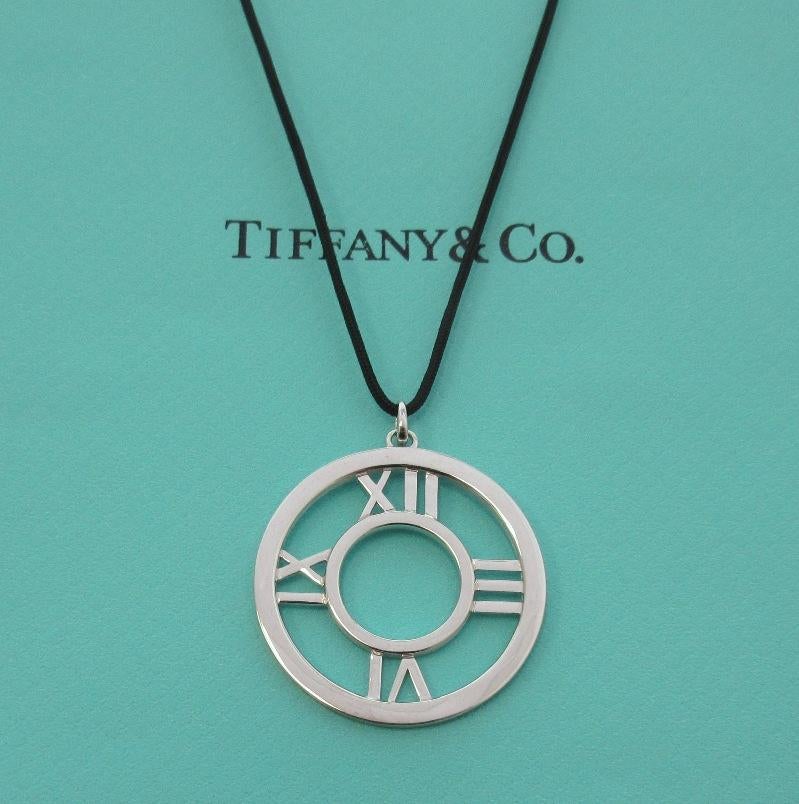 TIFFANY & Co. Atlas 18K White Gold 35mm Circle Pendant Necklace Large In Excellent Condition For Sale In Los Angeles, CA