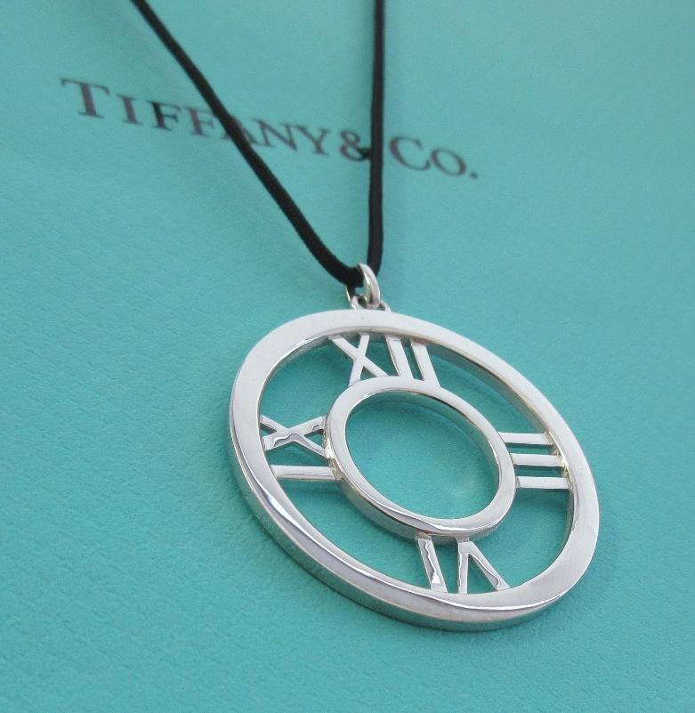 Women's TIFFANY & Co. Atlas 18K White Gold 35mm Circle Pendant Necklace Large For Sale