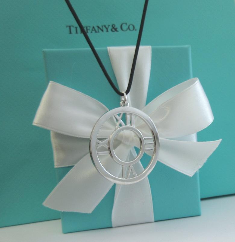 TIFFANY & Co. Atlas 18K White Gold 35mm Circle Pendant Necklace Large For Sale 1