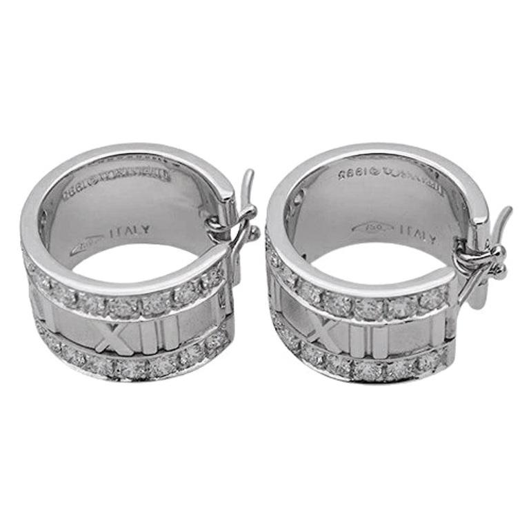 TIFFANY & Co. Pendientes de aro de diamantes Atlas de oro blanco de 18 quilates en venta 1