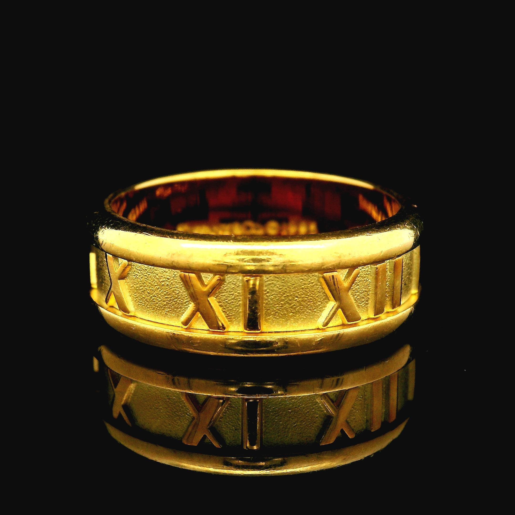 Tiffany & Co. Atlas 18k Yellow Gold Roman Numeral 7.1mm Wide ClaTiffany & Co. At In Good Condition For Sale In Montclair, NJ