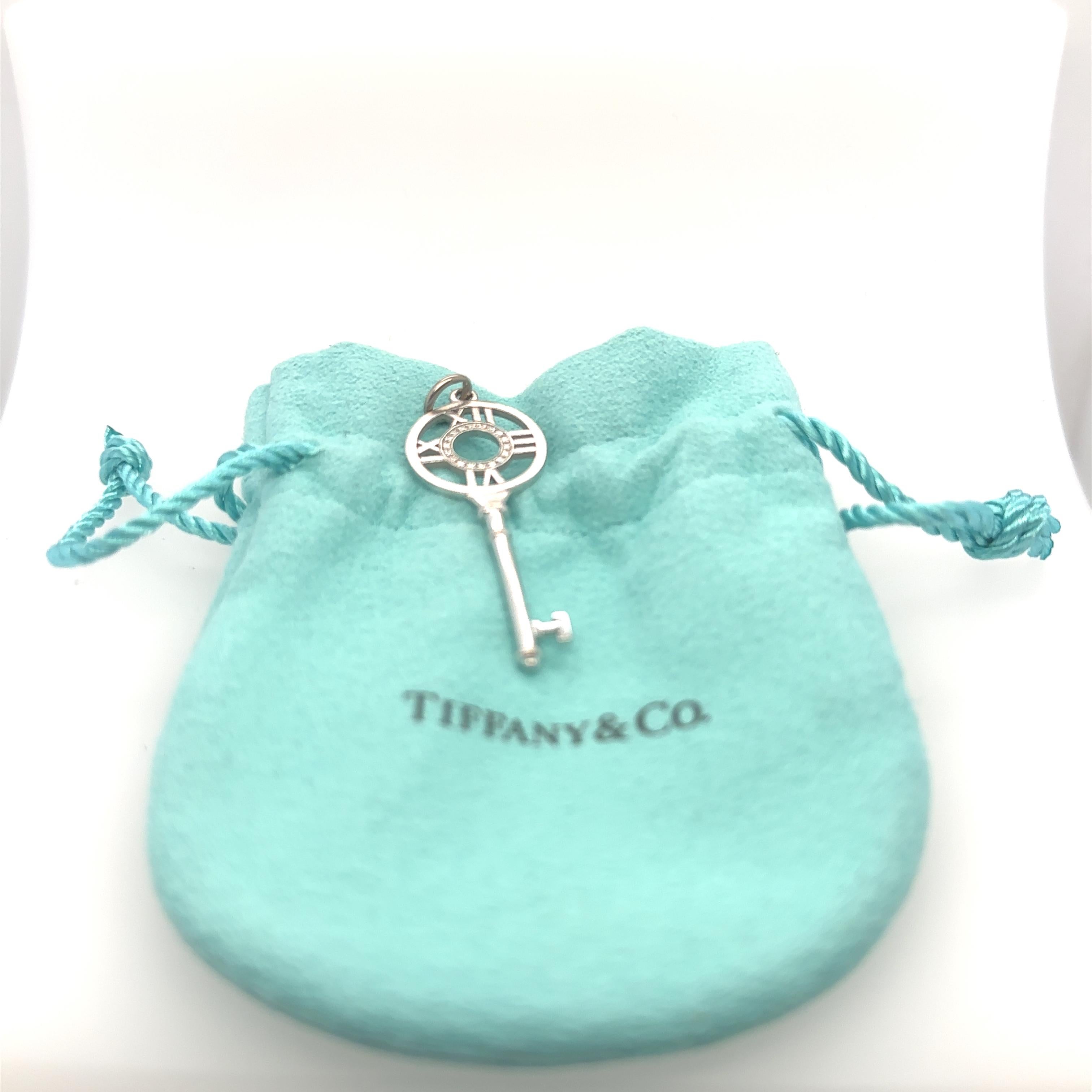 Ciondolo a forma di chiave in oro 18k e diamanti di Tiffany & Co. in vendita 1