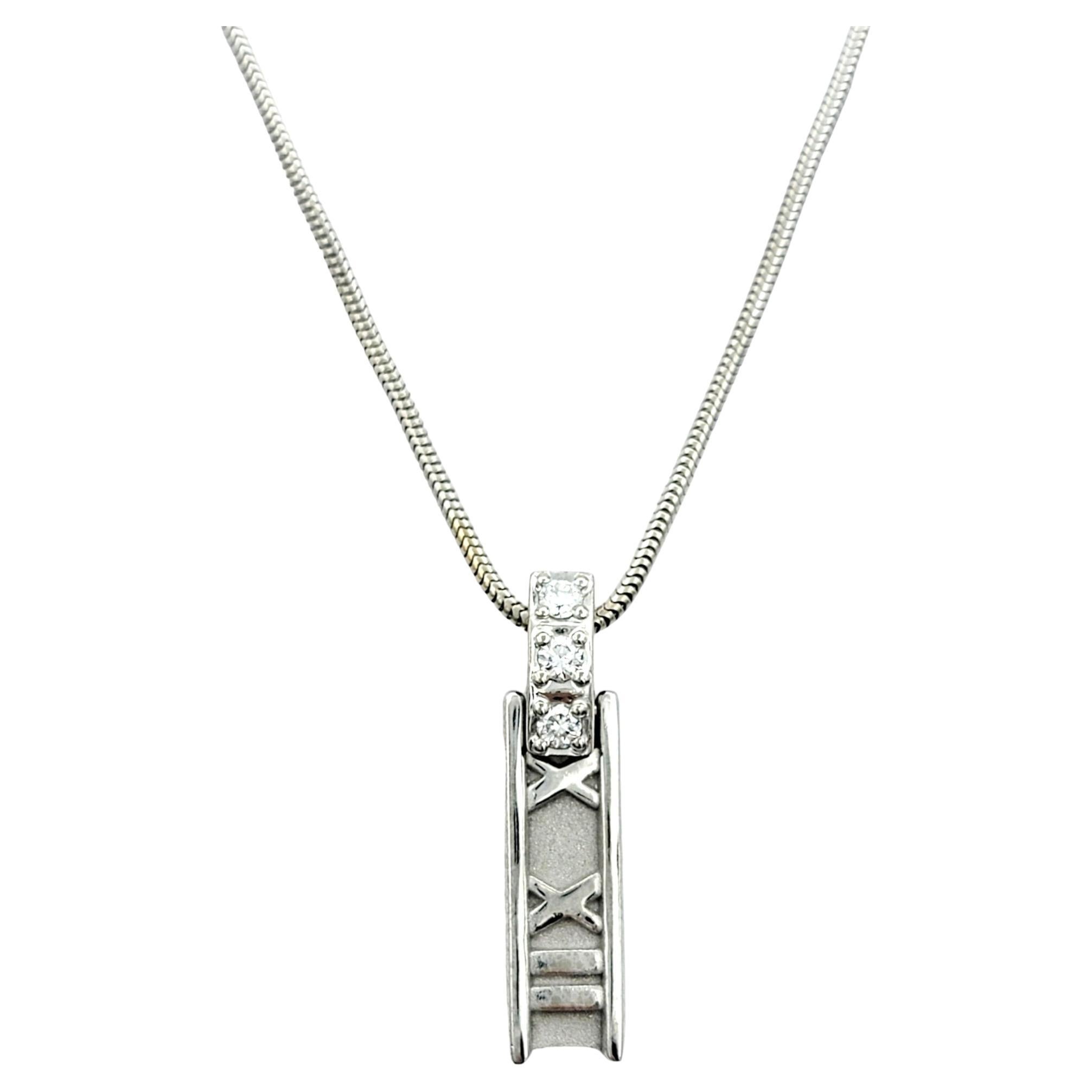 Tiffany & Co. Collier pendentif Atlas Collection avec barre verticale et diamants  en vente