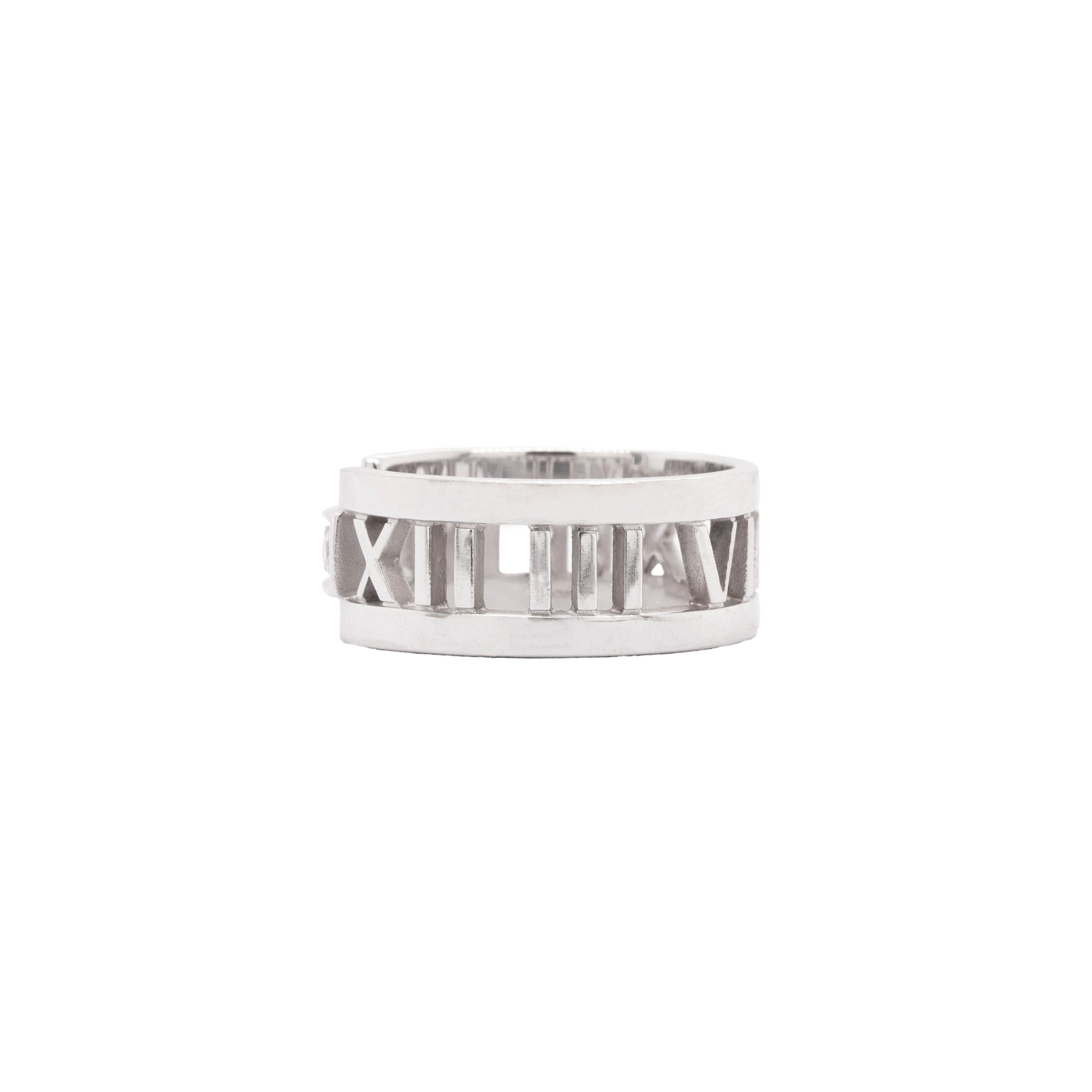 Tiffany & Co. Anillo de diamantes Atlas y oro blanco de 18 quilates con trabajo abierto Moderno