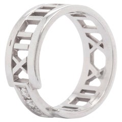 Tiffany & Co. Anillo de diamantes Atlas y oro blanco de 18 quilates con trabajo abierto