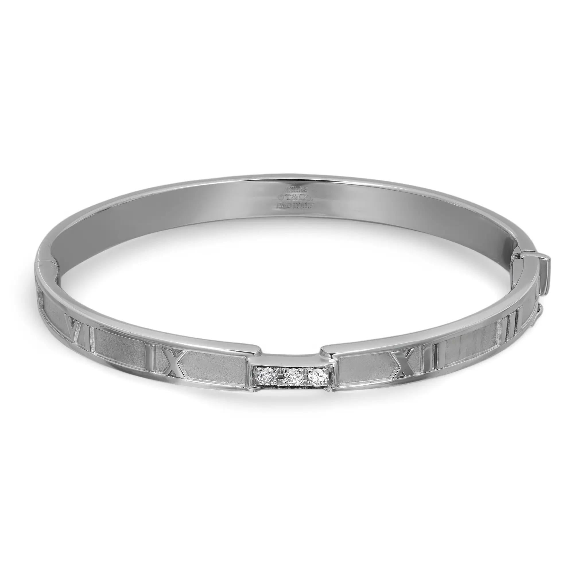 Tiffany & Co. Pulsera brazalete de diamantes Atlas de oro blanco de 18 quilates 0,15 qtw en Excelente estado para la venta en New York, NY