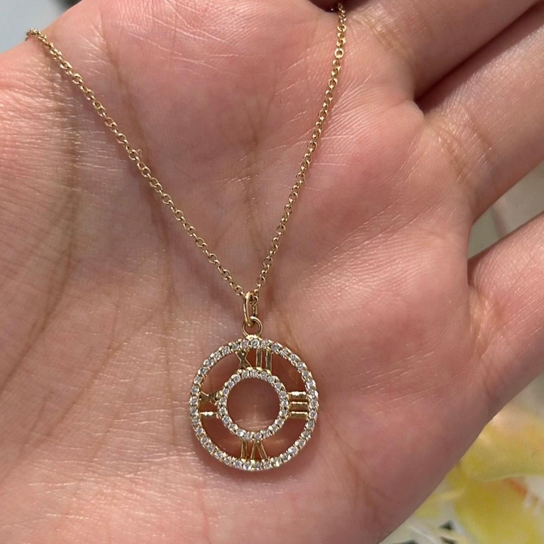 Brand: Tiffany & Co.

Collection: Atlas

Metal: Rose Gold

Metal Purity: 18k

Stones: Round Brilliant cut Diamonds

Total Diamond Carats: 0.24ct

Weight: 3.51 g

Chain length: 16”
