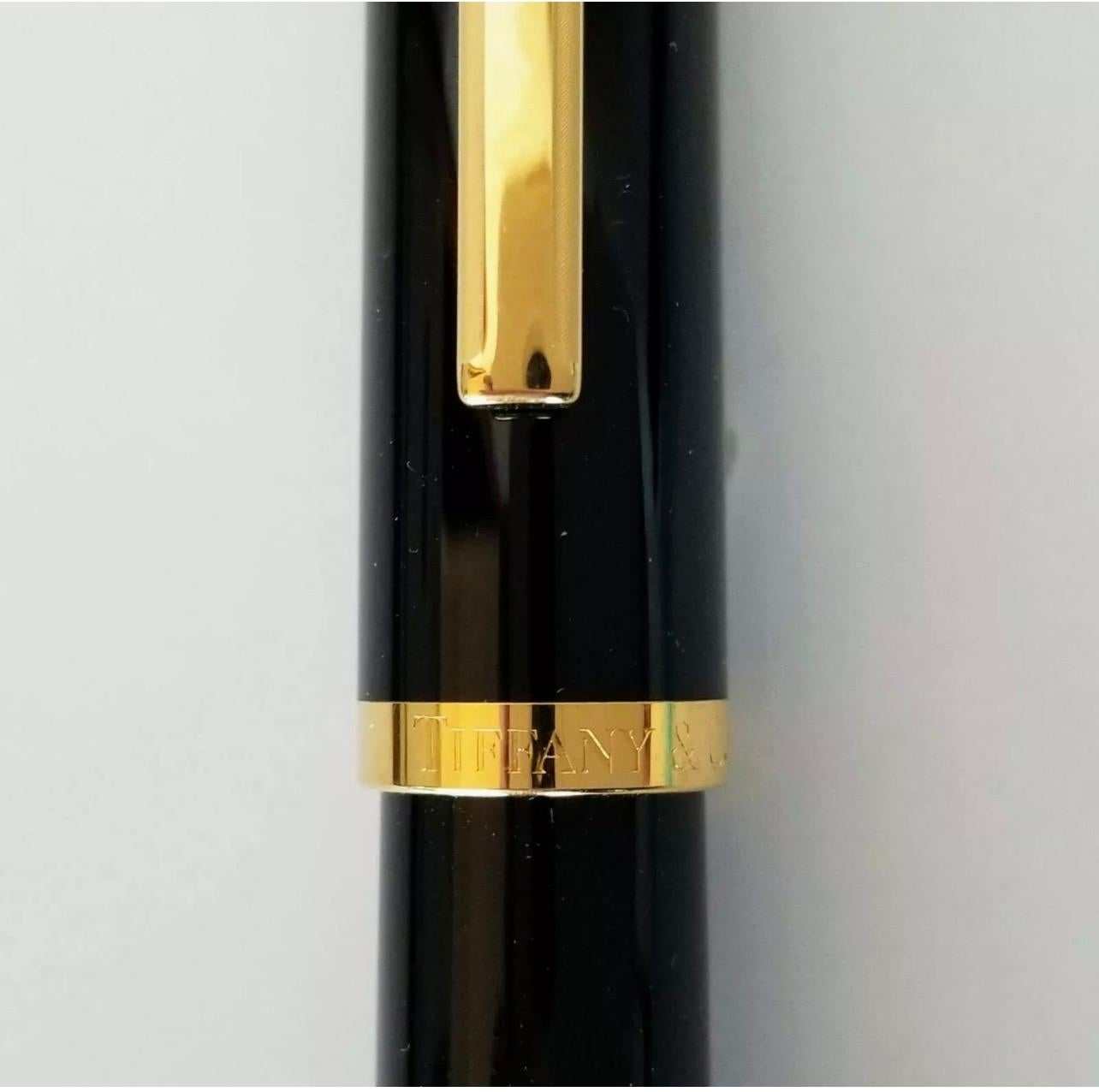 Tiffany & Co Atlas Executive Fountain Pen Gold Black 18k Nib w/Case Excellent In Excellent Condition In New York, NY