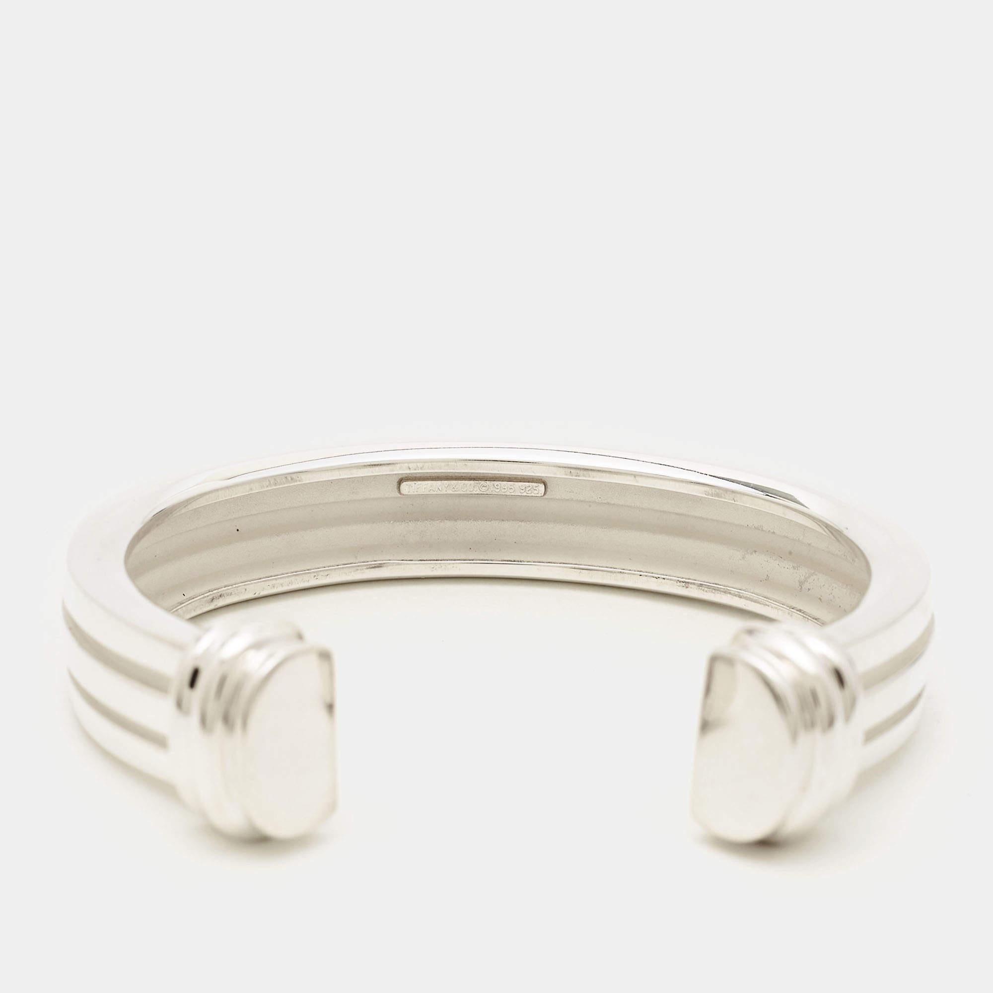 The Tiffany & Co. Atlas bracelet is an exquisite piece of jewelry that exudes elegance and sophistication. Made from high-quality sterling silver, it features a captivating groove design inspired by the iconic Atlas collection, making it a timeless