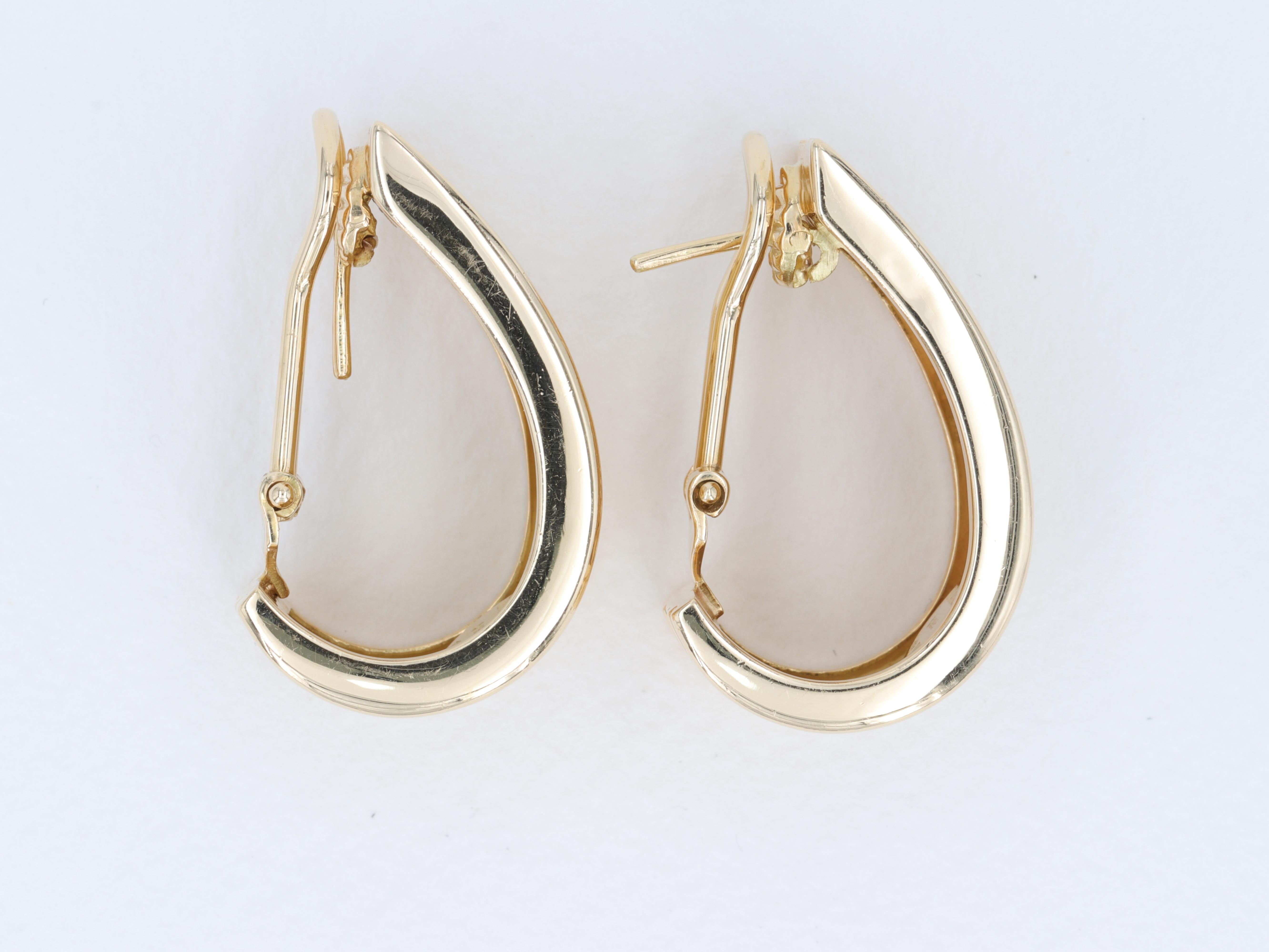 Moderne Tiffany & Co. Boucles d'oreilles Atlas en or jaune 18 carats avec cerceau Huggie en vente