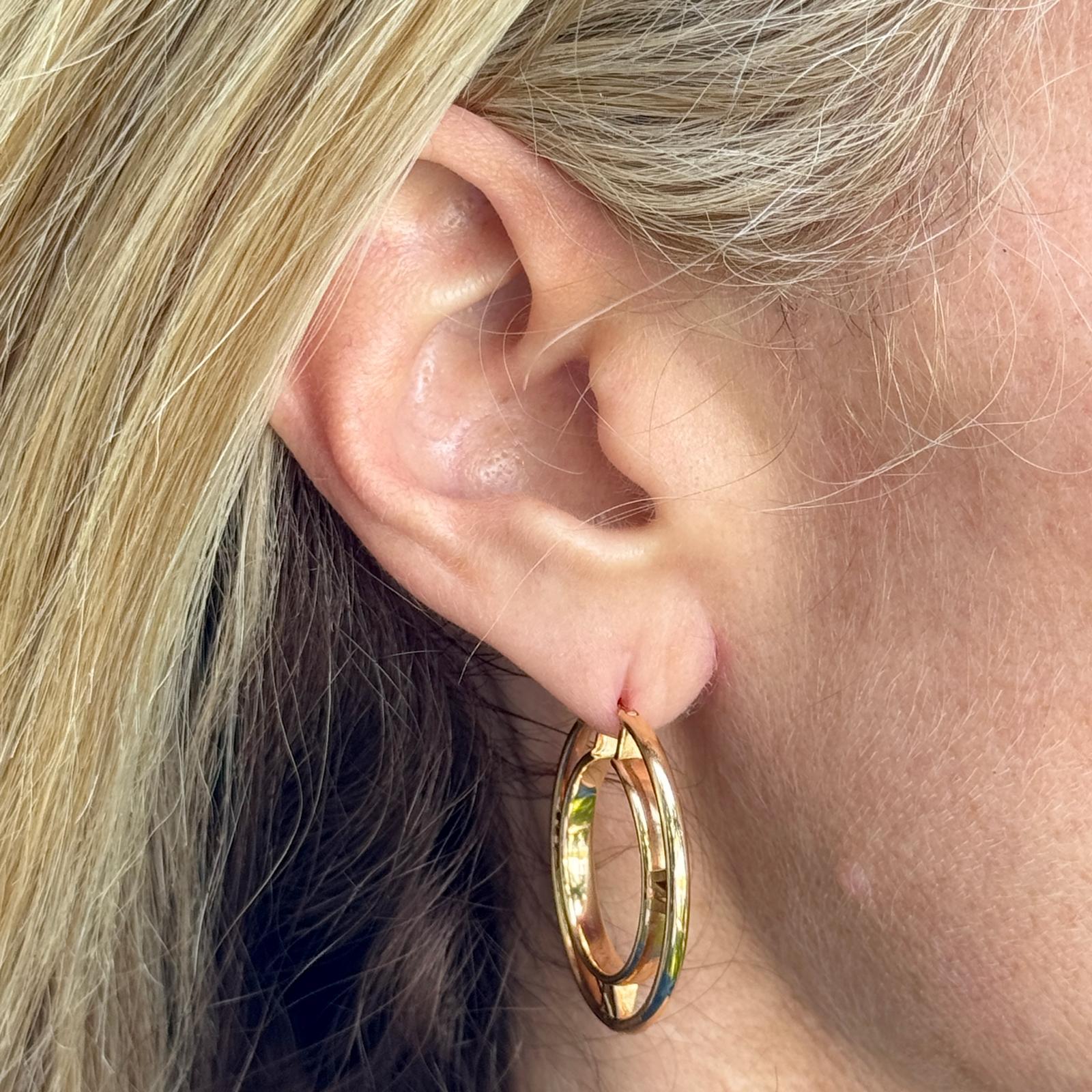 Tiffany & Co. Atlas Medallion 18 Karat Rose Gold Hoop Earrings In condizioni ottime in vendita a Boca Raton, FL