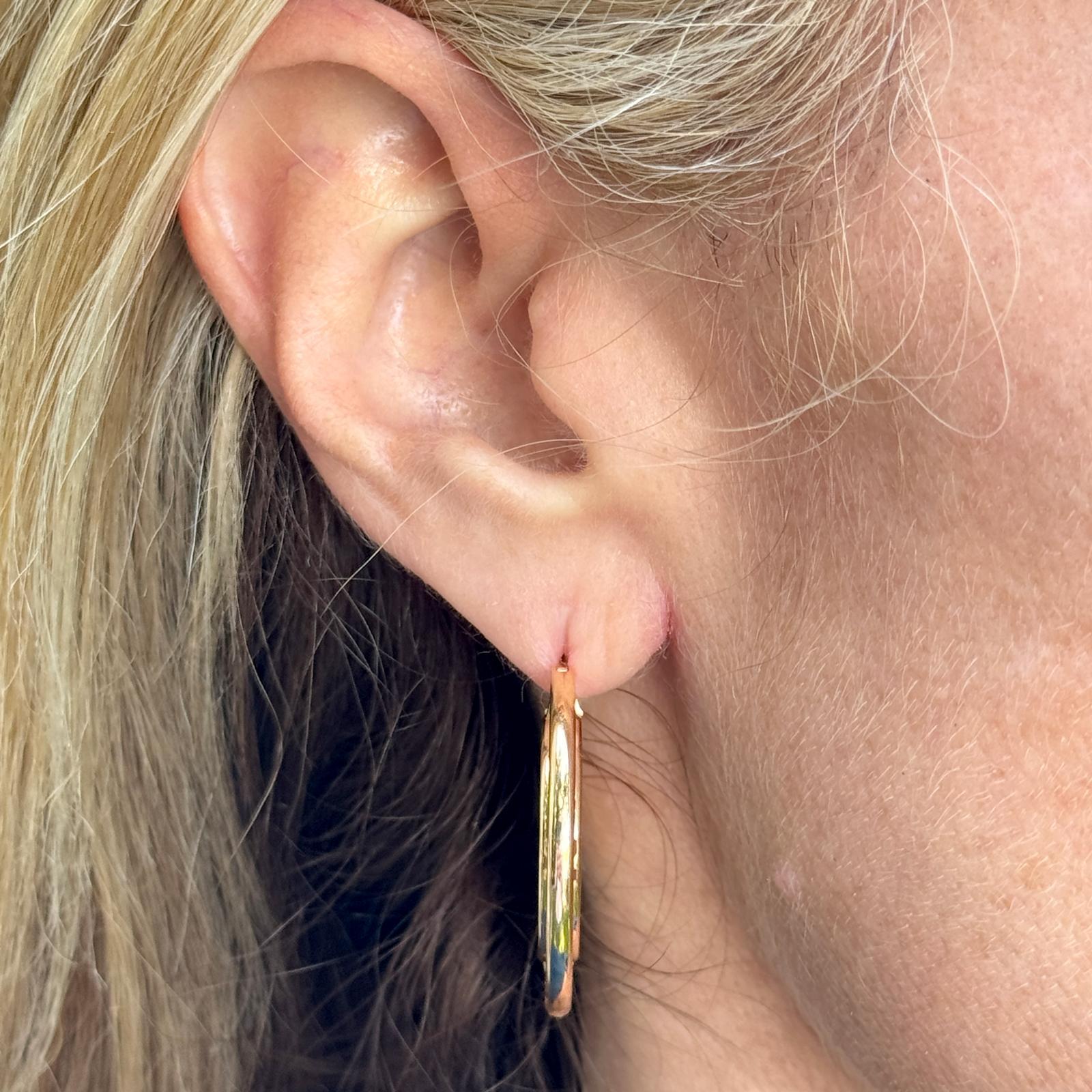 Tiffany & Co. Atlas Medallion 18 Karat Rose Gold Hoop Earrings in vendita 1