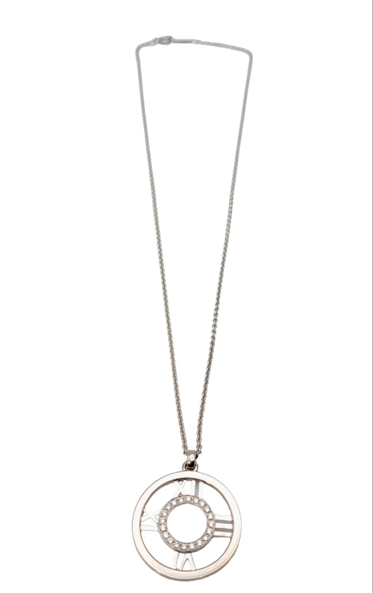 Taille ronde Tiffany & Co. Collier à pendentif Atlas en or blanc 18 carats et diamants, 2003 en vente