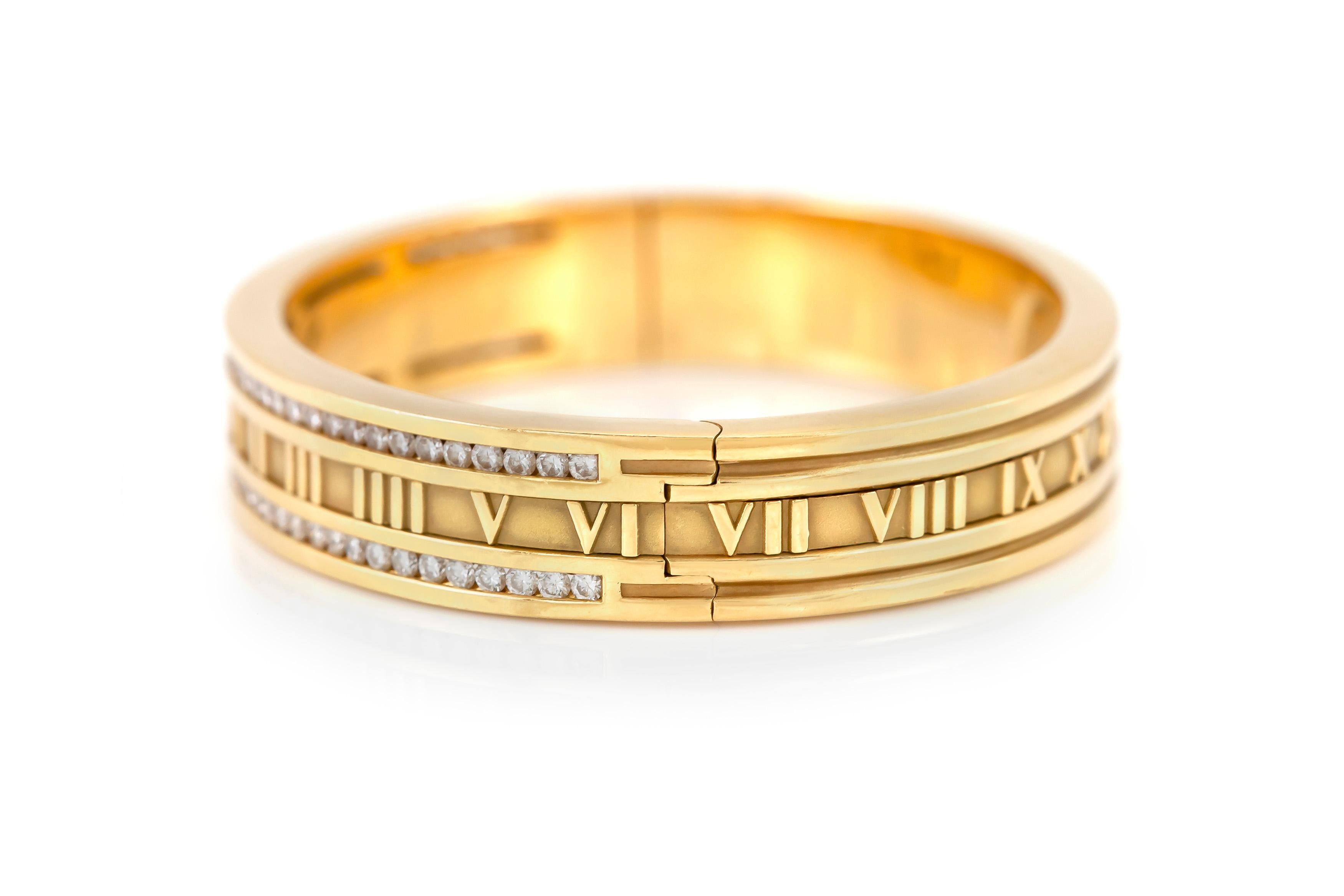 Finely crafted in 18k yellow gold with Round Brilliant cut Diamonds weighing approximately a total of 3.00 carats.
Signed by Tiffany & Co., from their Atlas Collection
Made in Italy
Circa 1995
Size 6 3/4