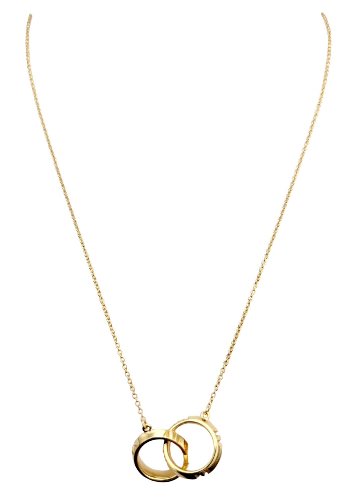 Tiffany & Co. Atlas, collier pendentif en or jaune 18 carats avec pendentif imbriqué en forme de X Excellent état à Scottsdale, AZ