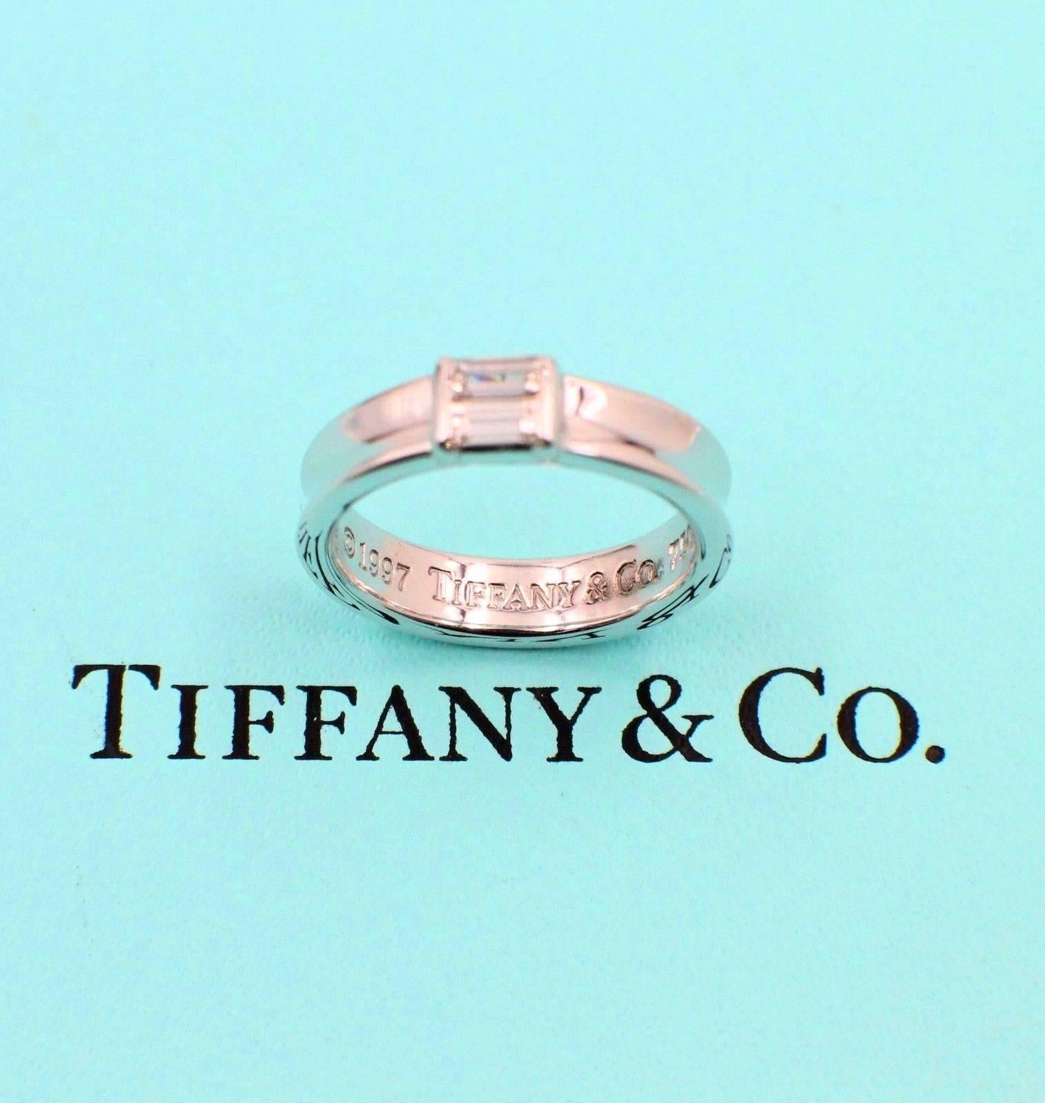 Tiffany & Co. Baguette Diamant und 18 Karat Gold Stapelbarer Ehering im Angebot 6