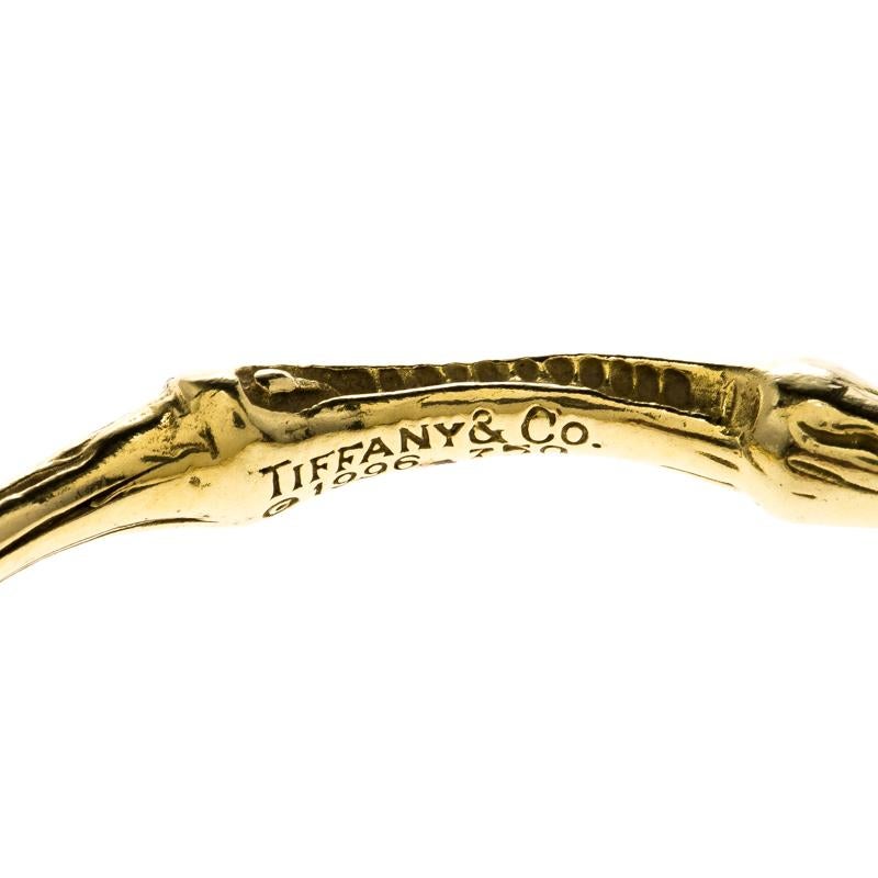 Tiffany & Co. Bamboo Textured 18k Yellow Gold Oval Bangle Bracelet In Good Condition In Dubai, Al Qouz 2