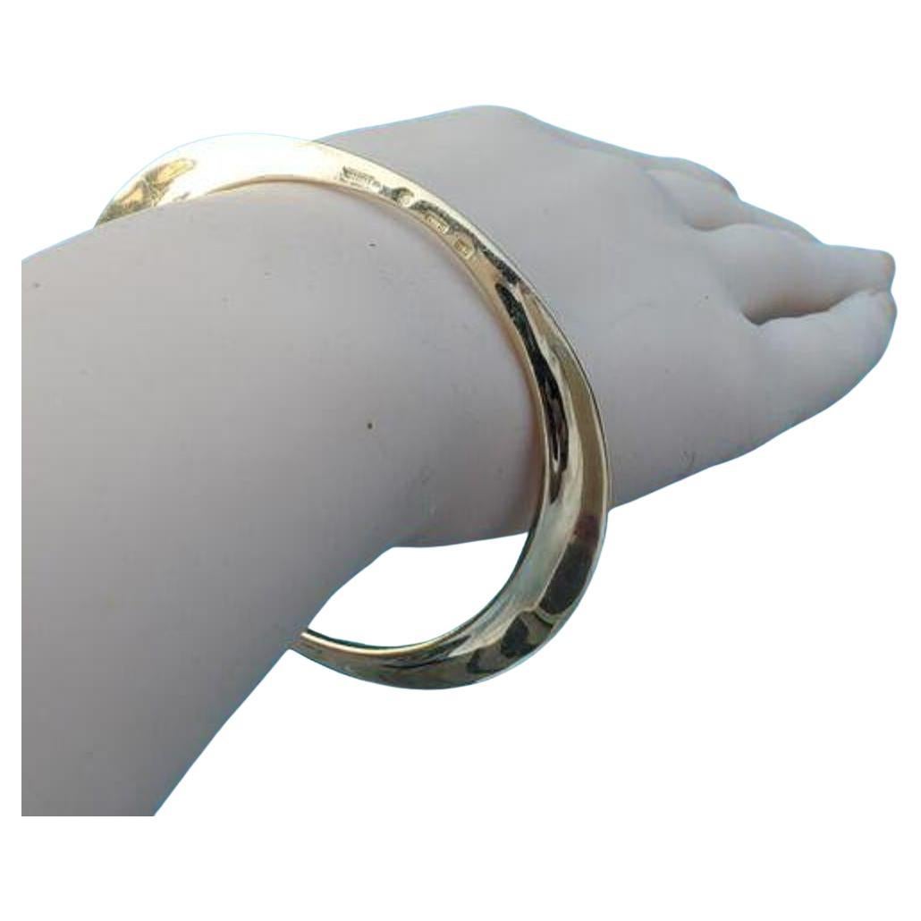 Tiffany & Co. Bangle Bracelet 18k Yellow Gold Elsa Peretti Vintage Rare.

Here we have a nearly impossible to find Vintage Elsa Peretti 18k gold Bangle bracelet. I think it speaks for itself, not much more to say really, elegant perfection!

More