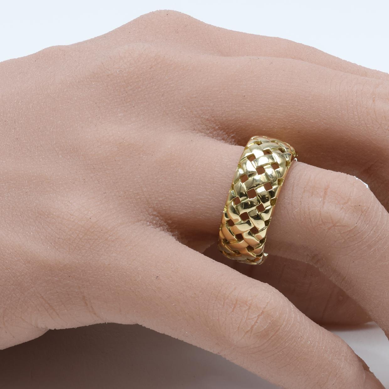 Elevate your collection with this exquisite Tiffany & Co. Basket Weave Band, crafted in luxurious 18K yellow gold. This timeless piece showcases the masterful artistry of Tiffany & Co. with its distinctive basket weave design.

Details:
Type: Basket