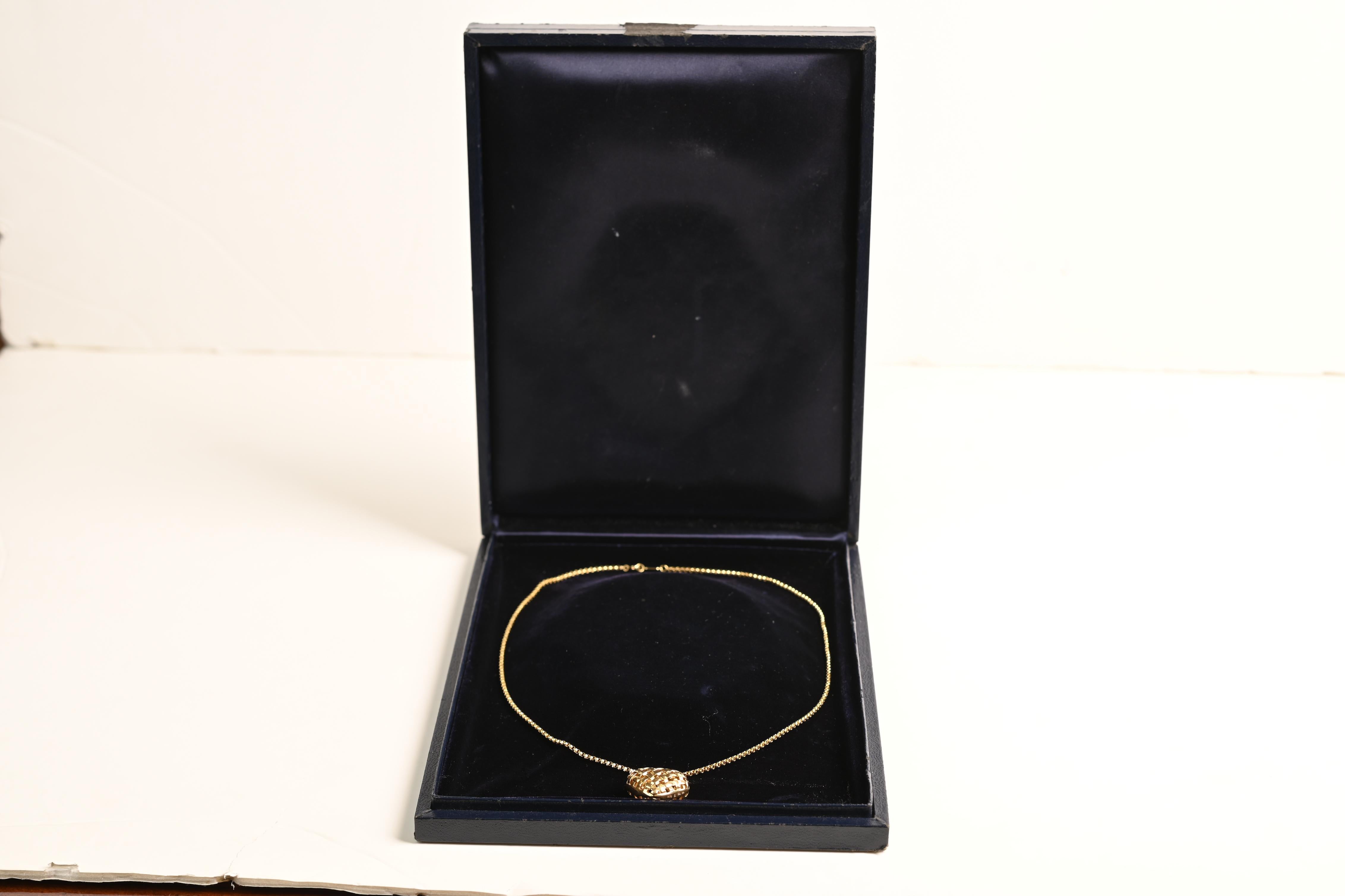 Art Deco Tiffany & Co. Basket Weave Heart Necklace, 18K Yellow Gold For Sale