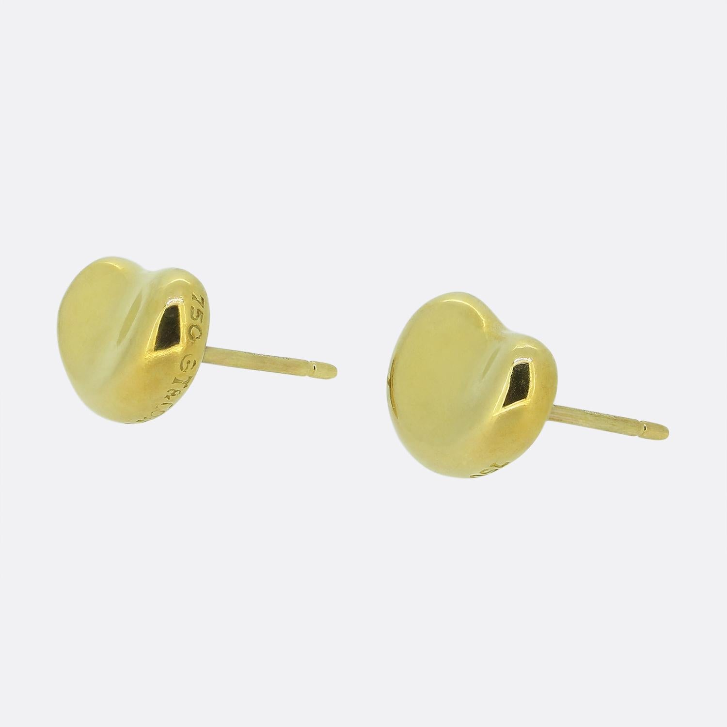 Here we have a vintage pair of 18ct yellow gold earrings from the world renowned jewellery designer, Tiffany & Co. Each piece has been crafted into Elsa Peretti's iconic bean motif and made complete by a smooth finish.

Condition: Used (Very