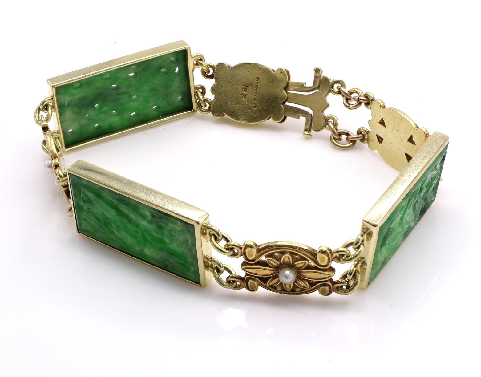 Armband aus 18 Karat Gelbgold mit geschnitzter Jade-Perle von Tiffany & Co Belle Epoque (Belle Époque) im Angebot