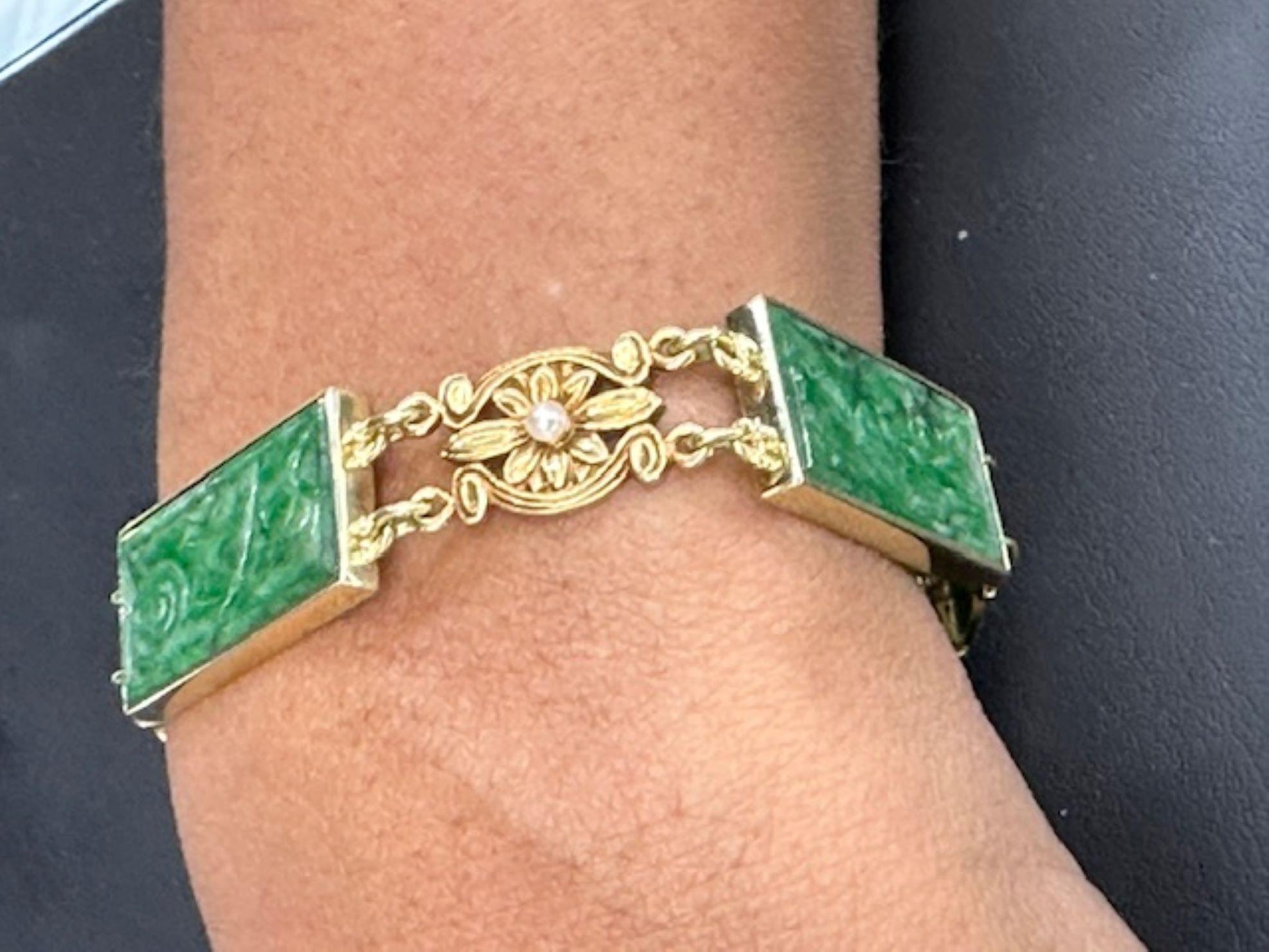 Tiffany & Co Belle Epoque Carved Jade Pearl 18 Karat Yellow Gold Bracelet In Excellent Condition For Sale In New York, NY