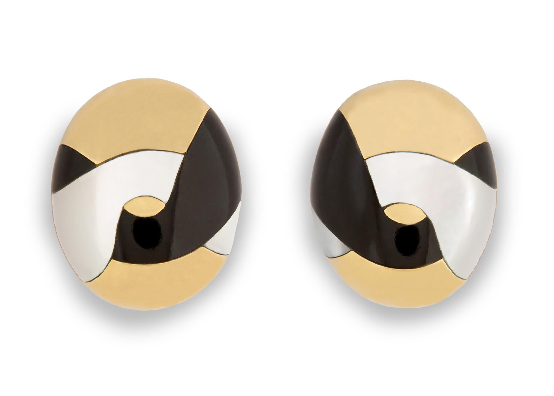 Tiffany & Co. Ohrringe aus schwarzer Jade und Perlmutt (Zeitgenössisch) im Angebot