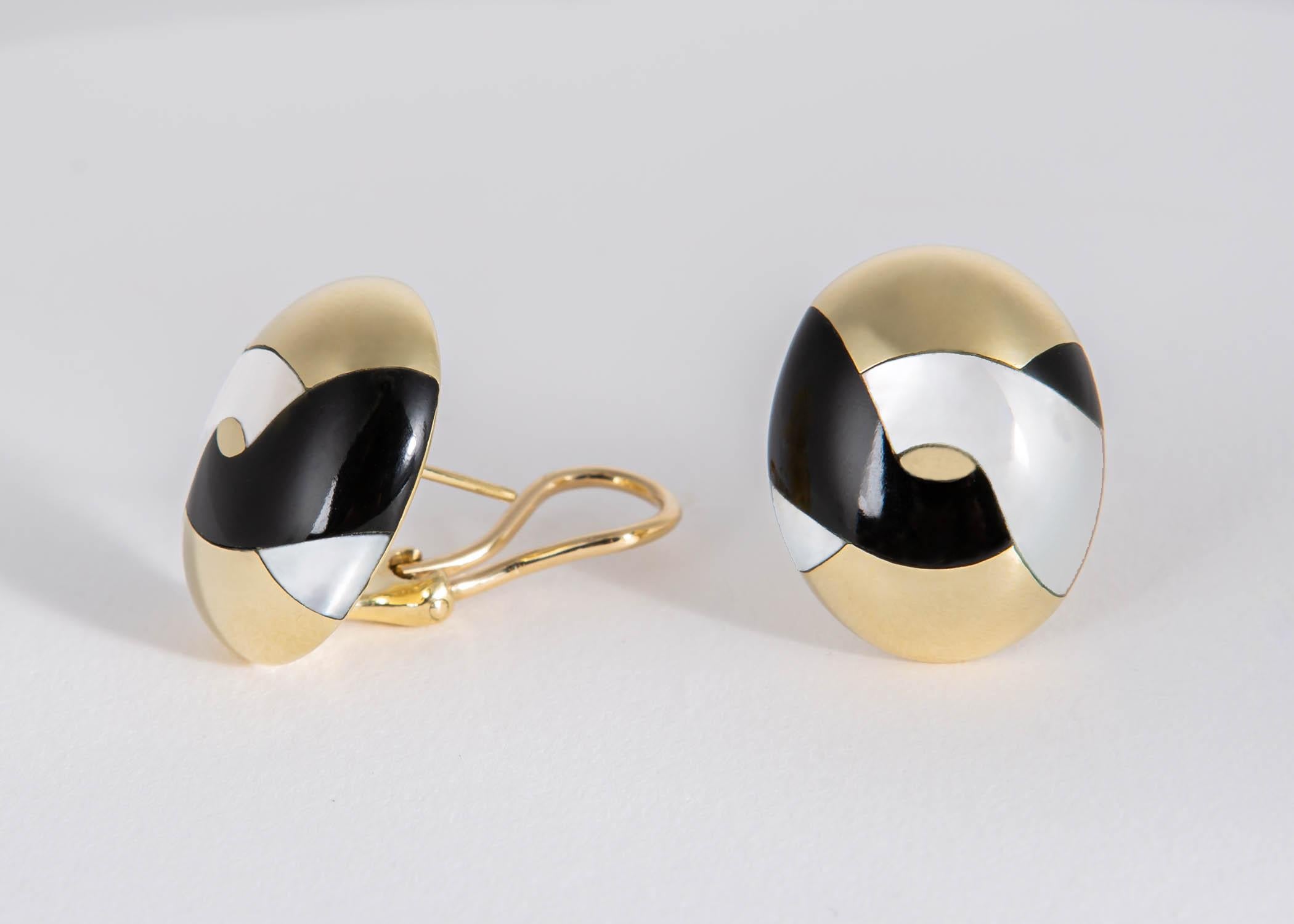 Tiffany & Co. Ohrringe aus schwarzer Jade und Perlmutt (Ovalschliff) im Angebot
