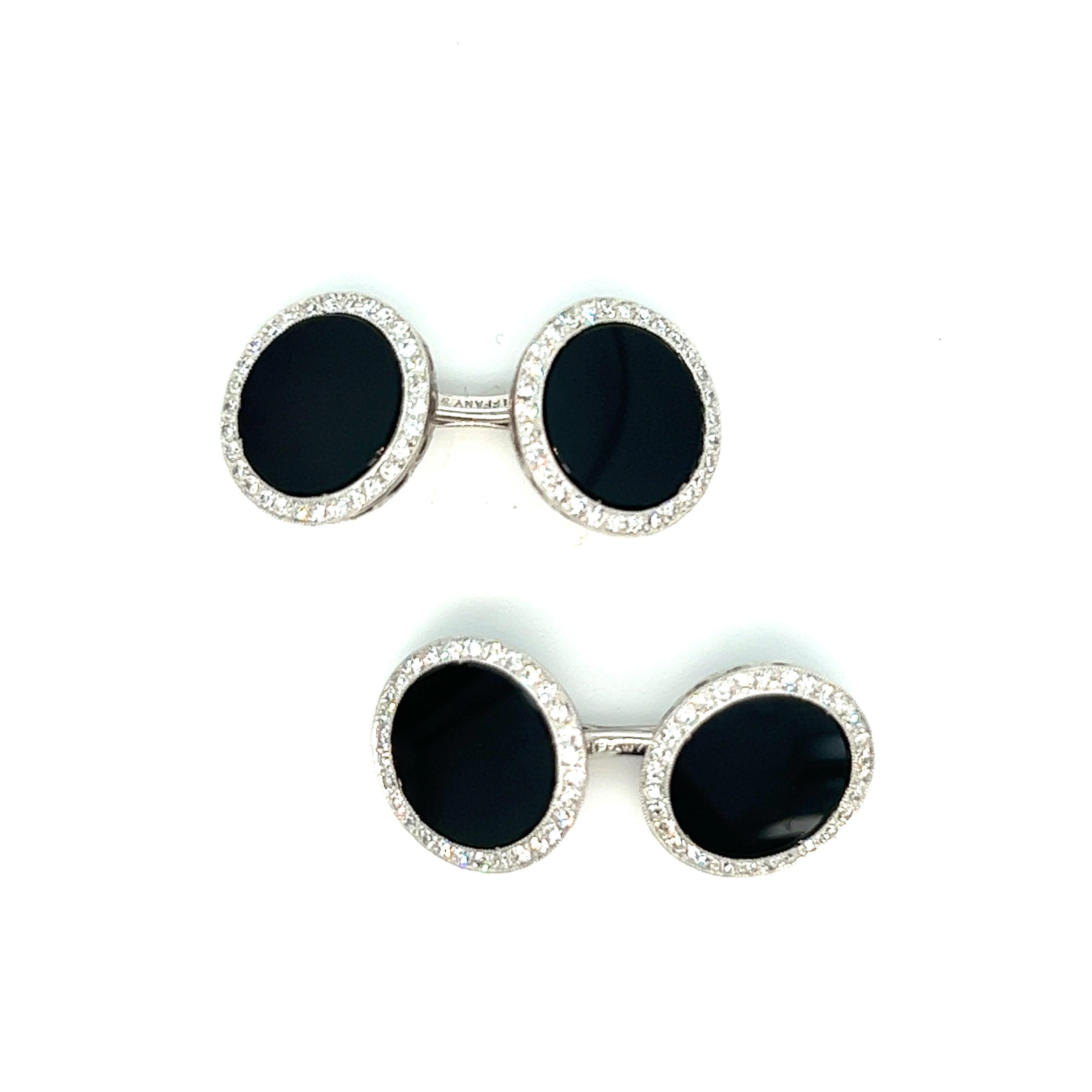 Tiffany & Co. black onyx diamond dress set

Extremely fine signed platinum and gold black onyx and diamond cufflinks, circa 1920s

Size: width 14 mm, length 14 mm
Total weight: 12.1 grams