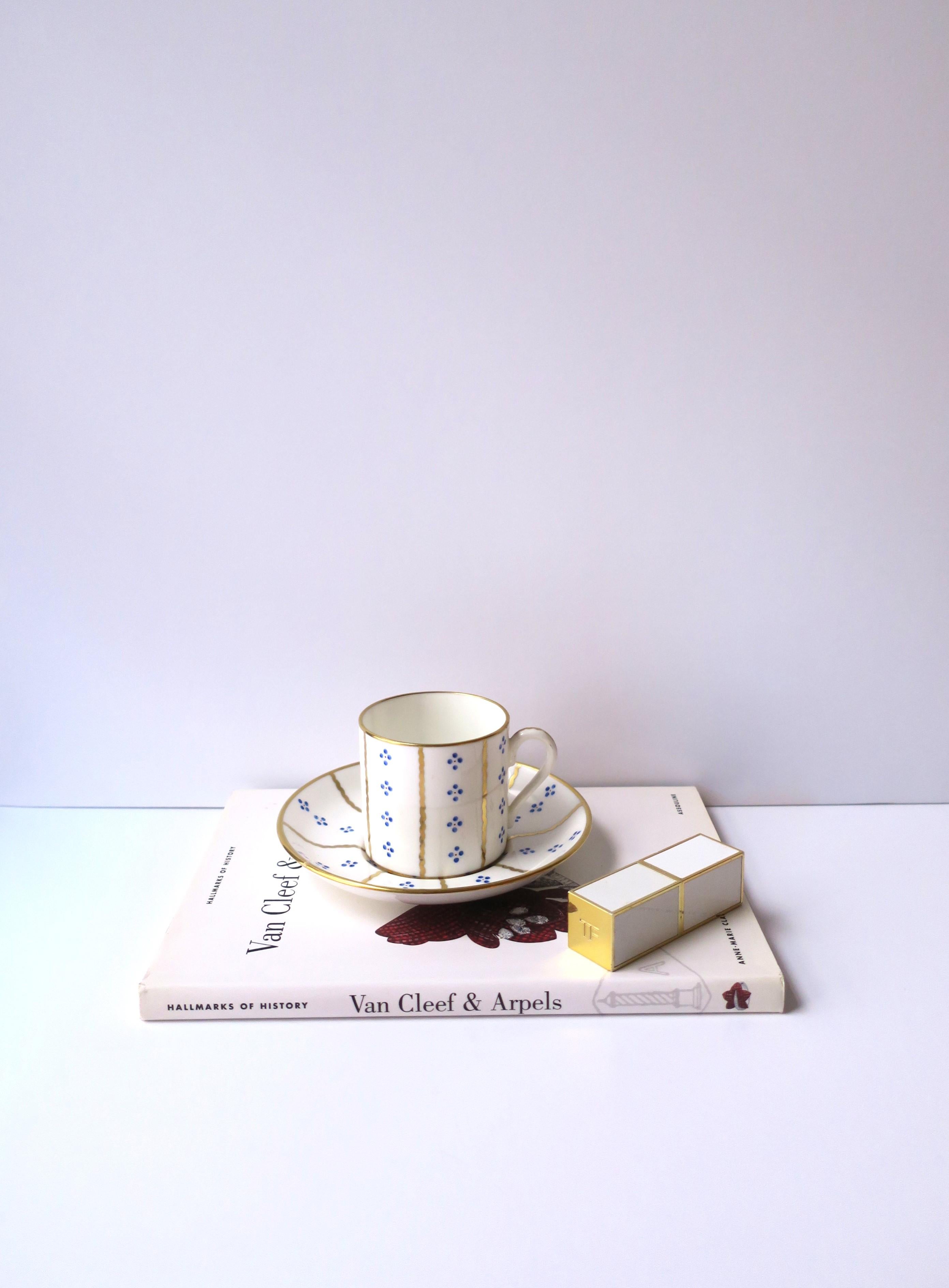 Tiffany & Co. Blau Gold Weiß Porzellan Kaffee Tee Tasse Untertasse Demitasse Espresso im Zustand „Hervorragend“ im Angebot in New York, NY