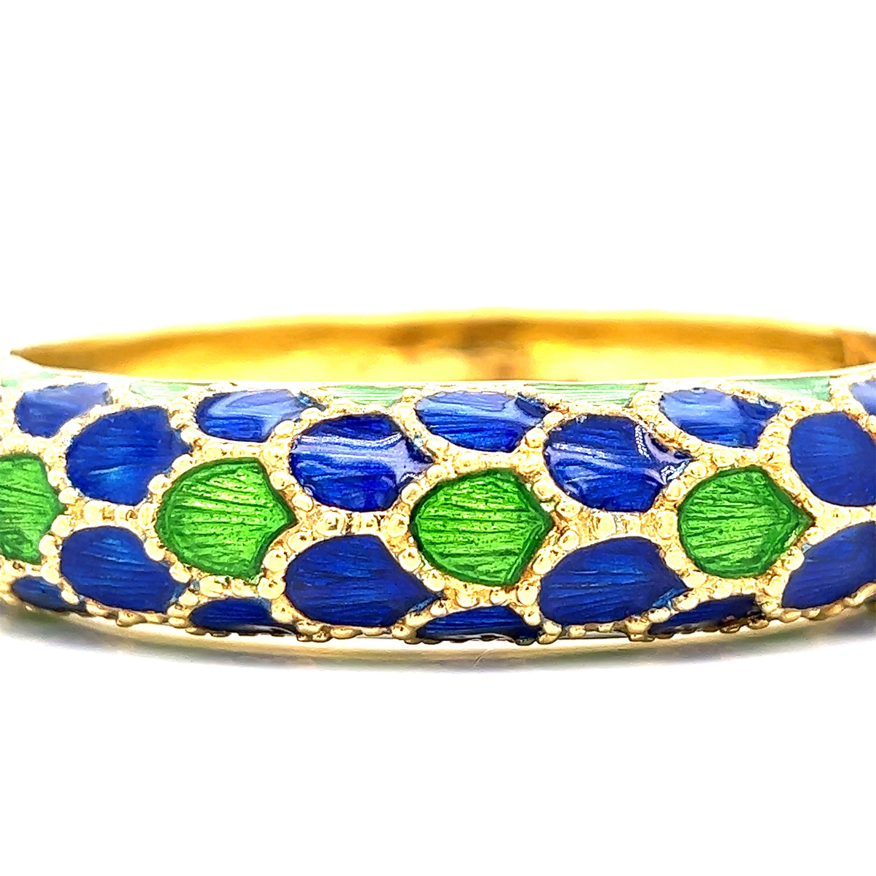 Tiffany & Co. Goldarmband mit blauer und grüner Emaille im Zustand „Hervorragend“ im Angebot in New York, NY