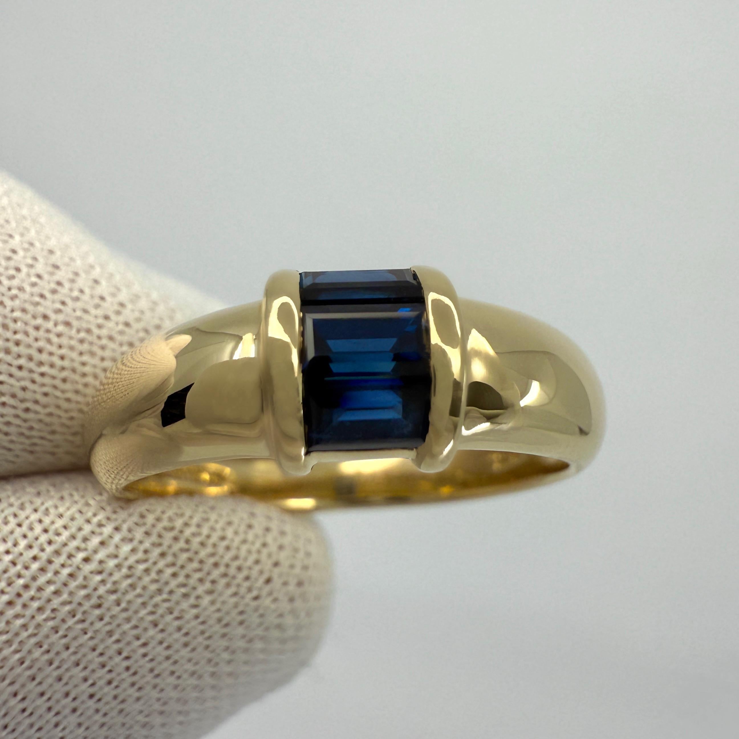 Tiffany & Co. Blue Sapphire Baguette Cut 18k Yellow Gold Three Stone Band Ring In Excellent Condition In Birmingham, GB