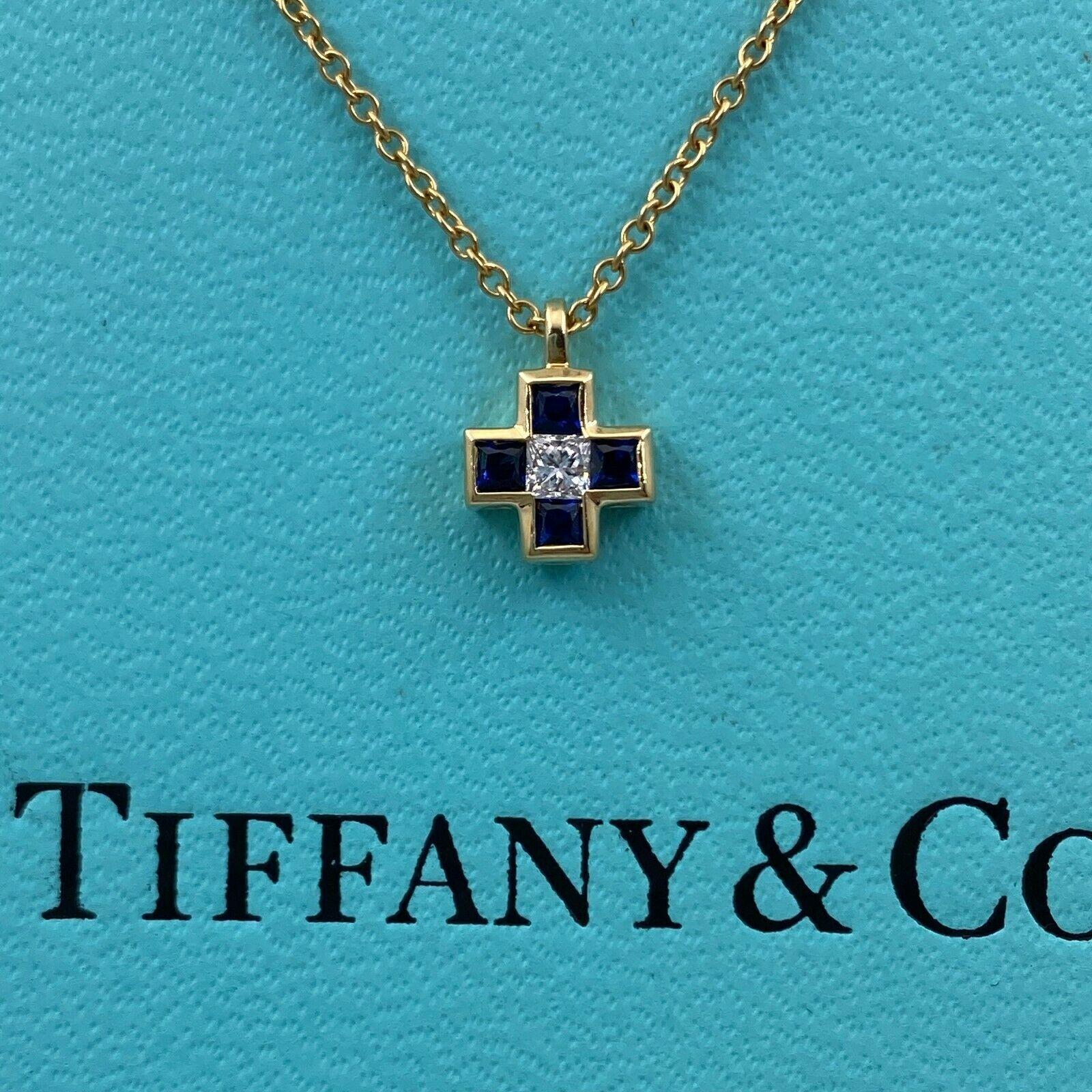 Tiffany & Co. Blue Sapphire Diamond Mini Cross 18 Karat Gold Pendant Necklace für Damen oder Herren