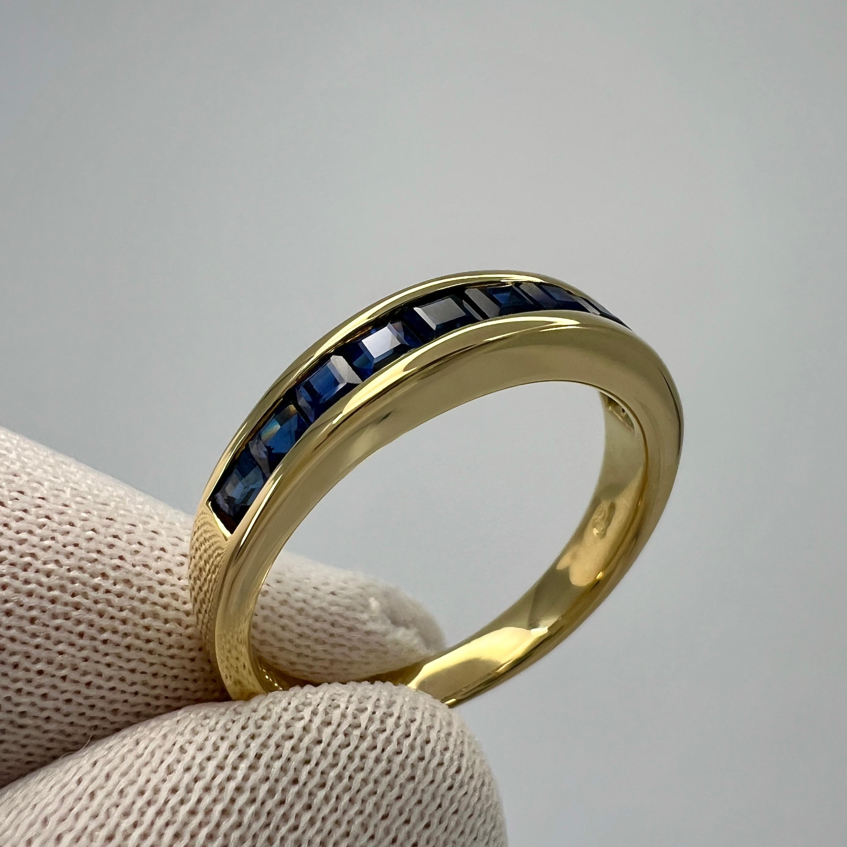 Tiffany & Co. Blauer Saphir Quadratische Prinzessin 18k Gelbgold Eternity Band Ring im Zustand „Hervorragend“ in Birmingham, GB