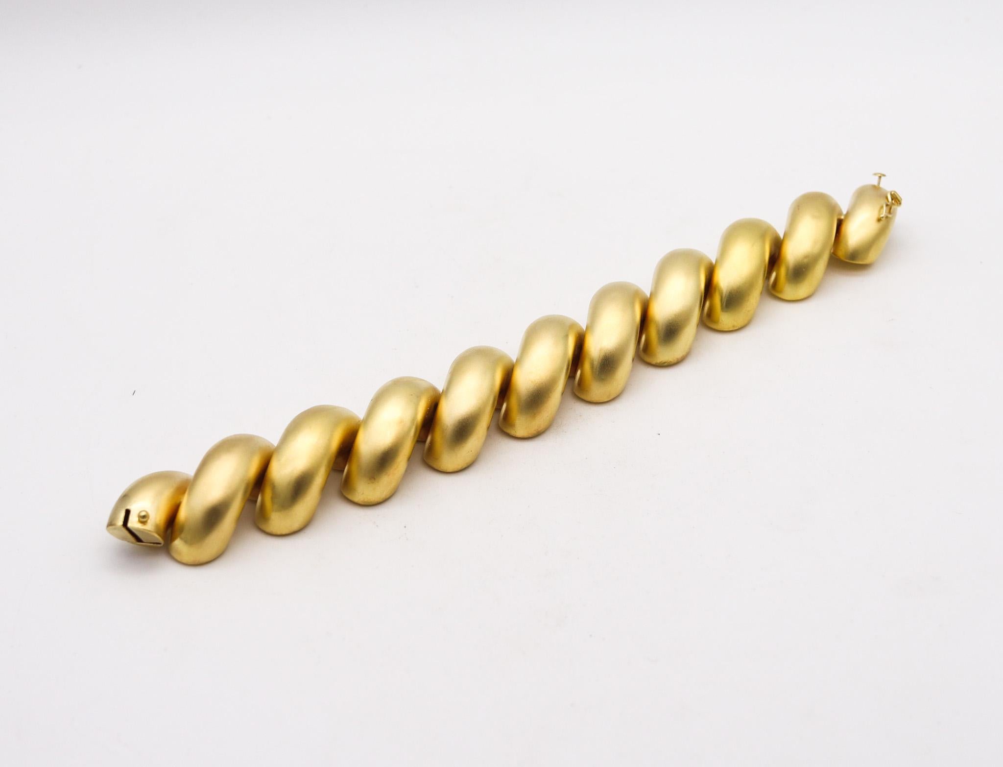 Tiffany & Co. Bracelet audacieux à maillons San Marcos en or jaune brossé 14 carats Pour femmes en vente