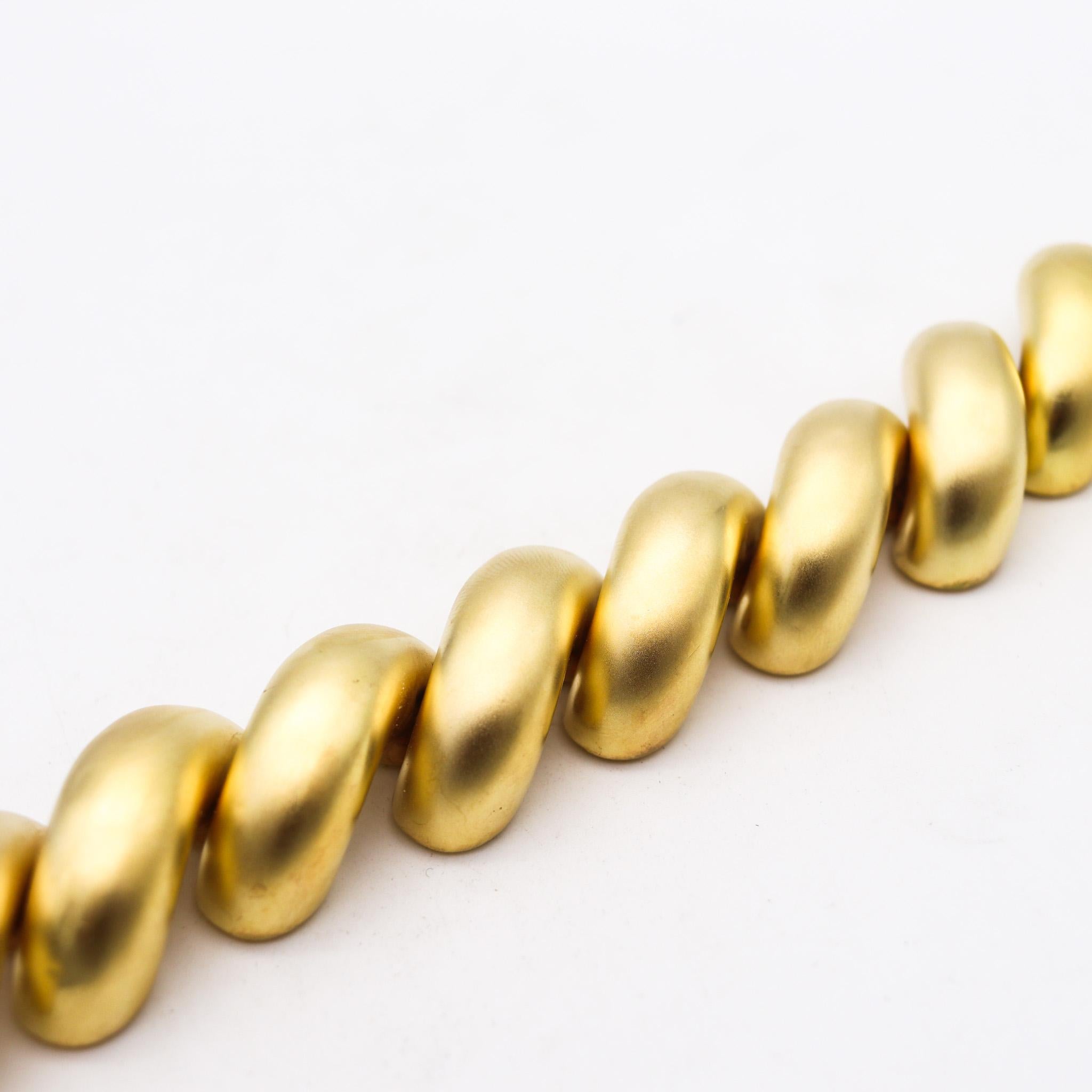 Tiffany & Co. Bracelet audacieux à maillons San Marcos en or jaune brossé 14 carats en vente 1