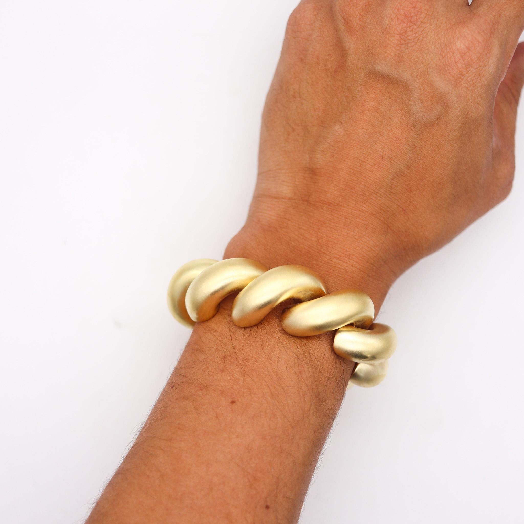 Tiffany & Co. Bold Bracelet with San Marcos Links Brushed 14 Karat Yellow Gold For Sale 3