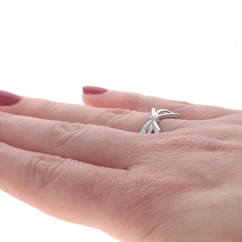 Tiffany & Co. Bow Diamond Band - Bague en or blanc 18k avec ruban de diamants ronds et brillants Pour femmes en vente