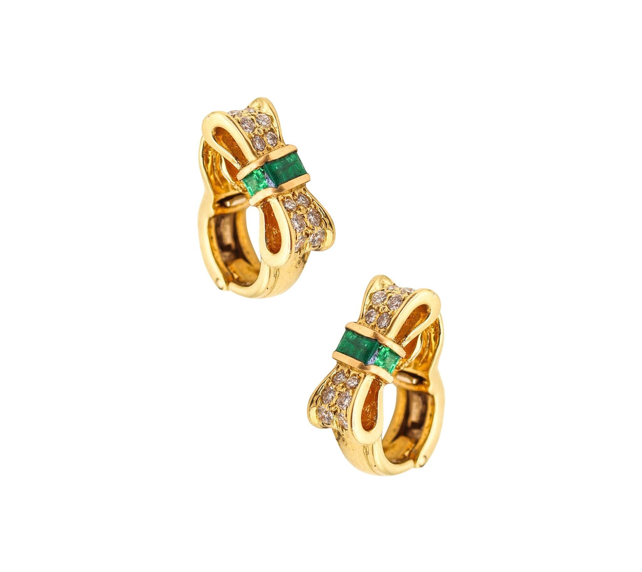 TIFFANY & CO. Schleifen Clips Ohrringe in 18Kt Gelbgold mit Diamanten und Smaragden im Angebot 2