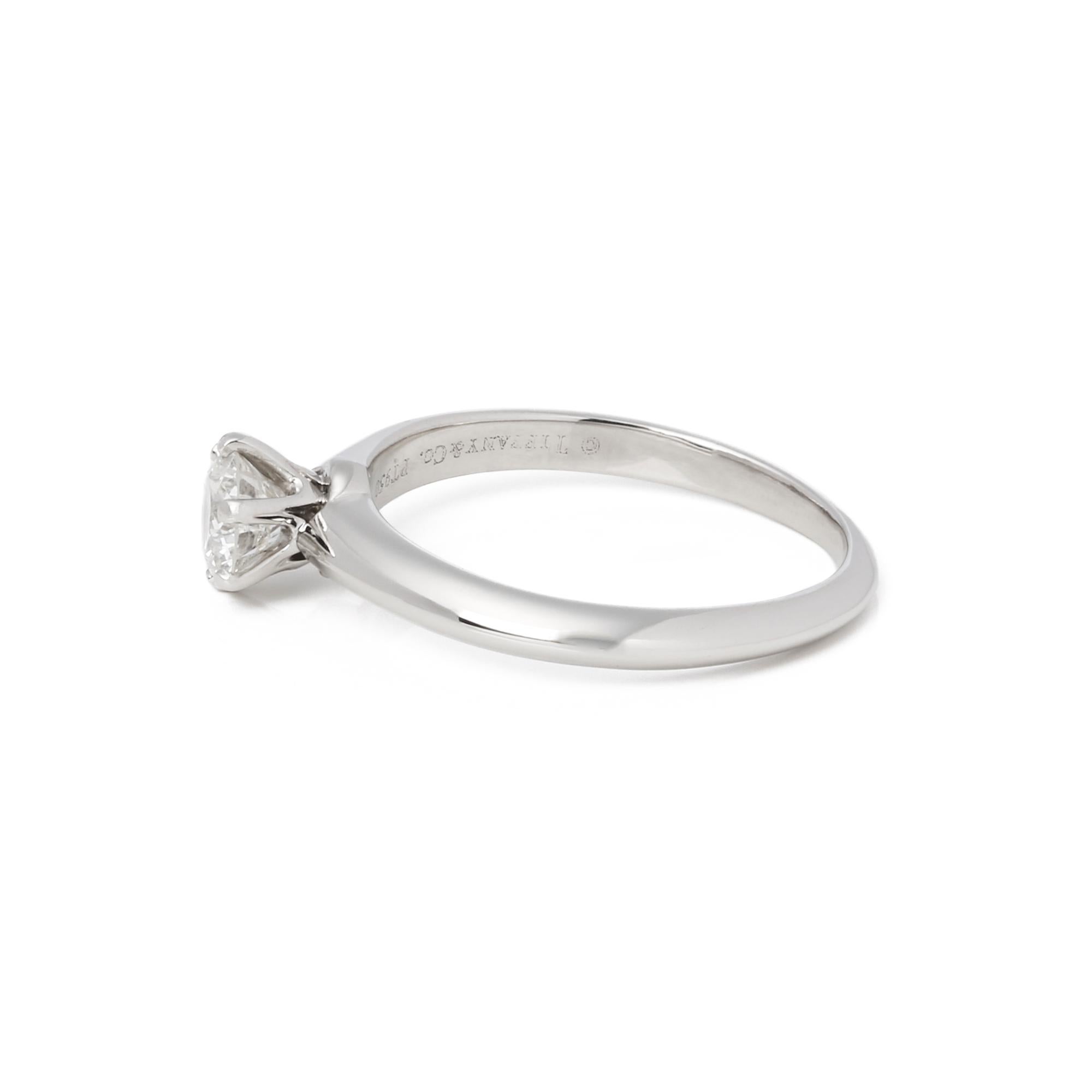 En vente :  Tiffany & Co. Bague solitaire en diamant taille brillant 0,58 carat 2
