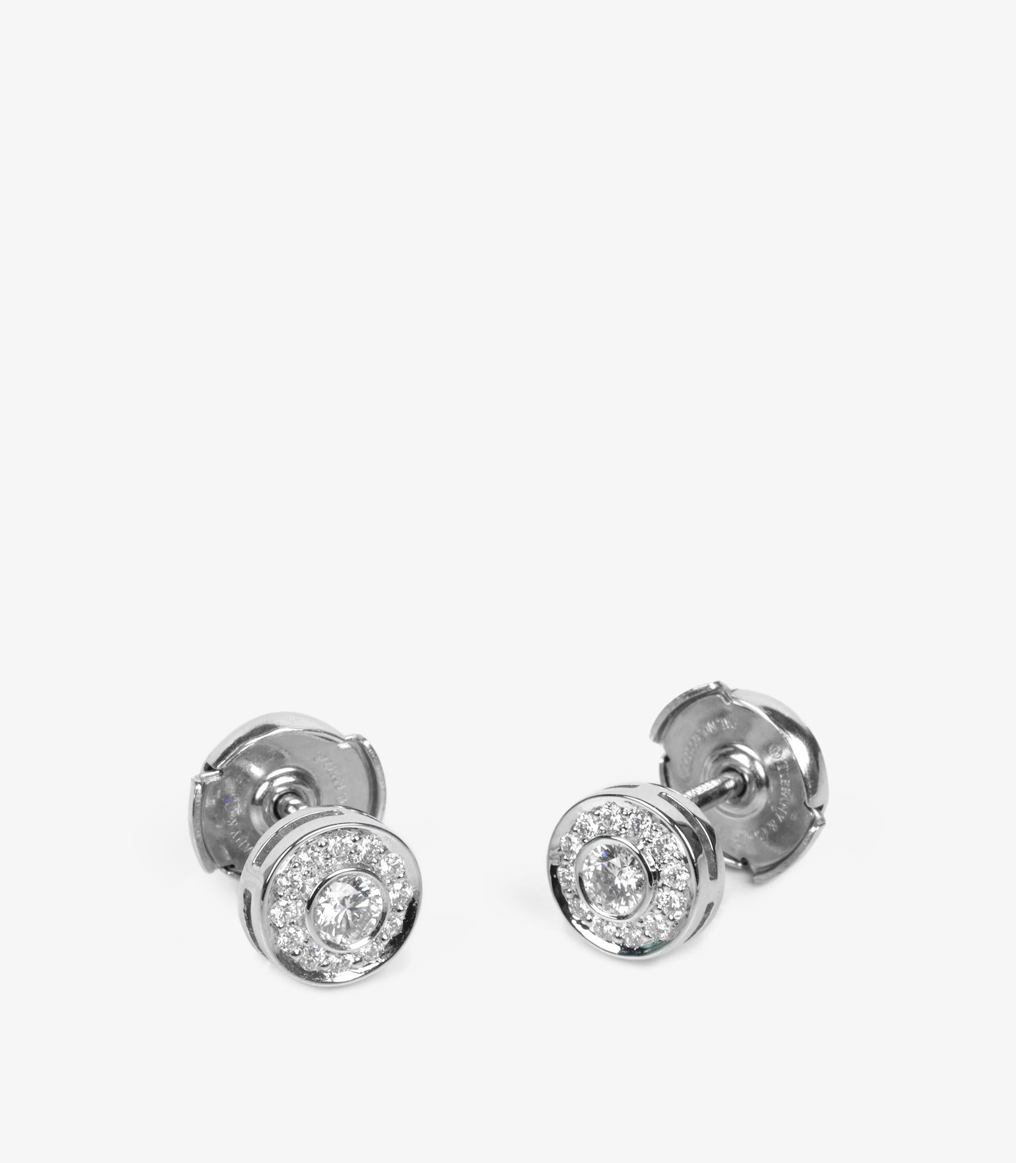 Tiffany & Co. Pendientes circulares de platino con diamantes talla brillante

Detalles del producto
Xupes Ref: J1479
Marca: Tiffany & Co.
Model No: Pendientes circulares
Tipo de pendientes Pendientes
Acompañado de: Tiffany & Co. Caja
Material(es):