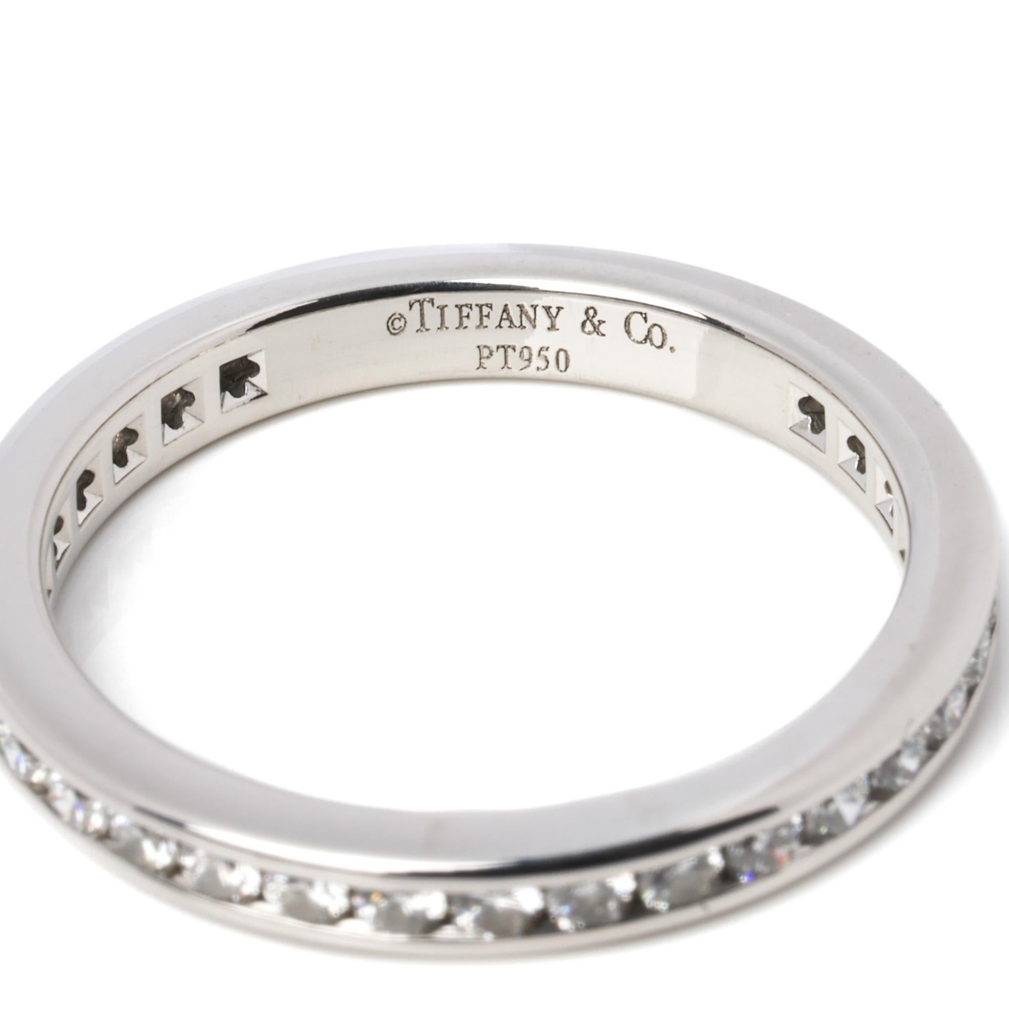 Tiffany & Co. Brillantschliff Diamant Platin Ring für die Ewigkeit (Rundschliff) im Angebot